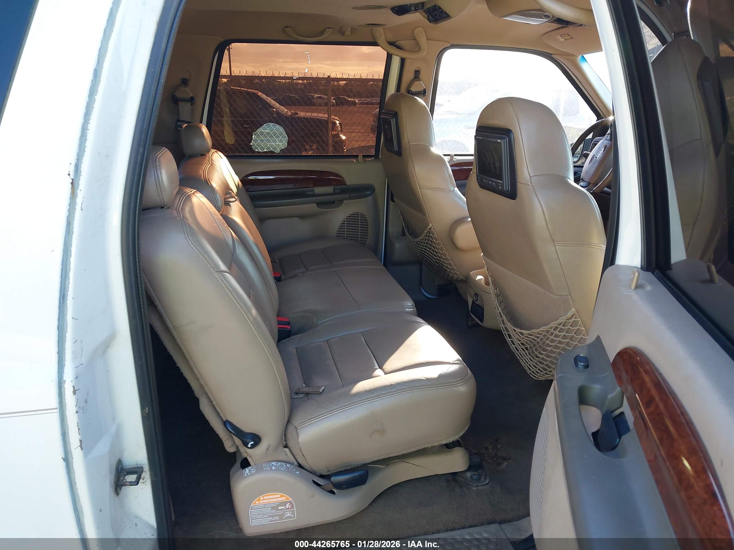 FORD EXCURSION image 8