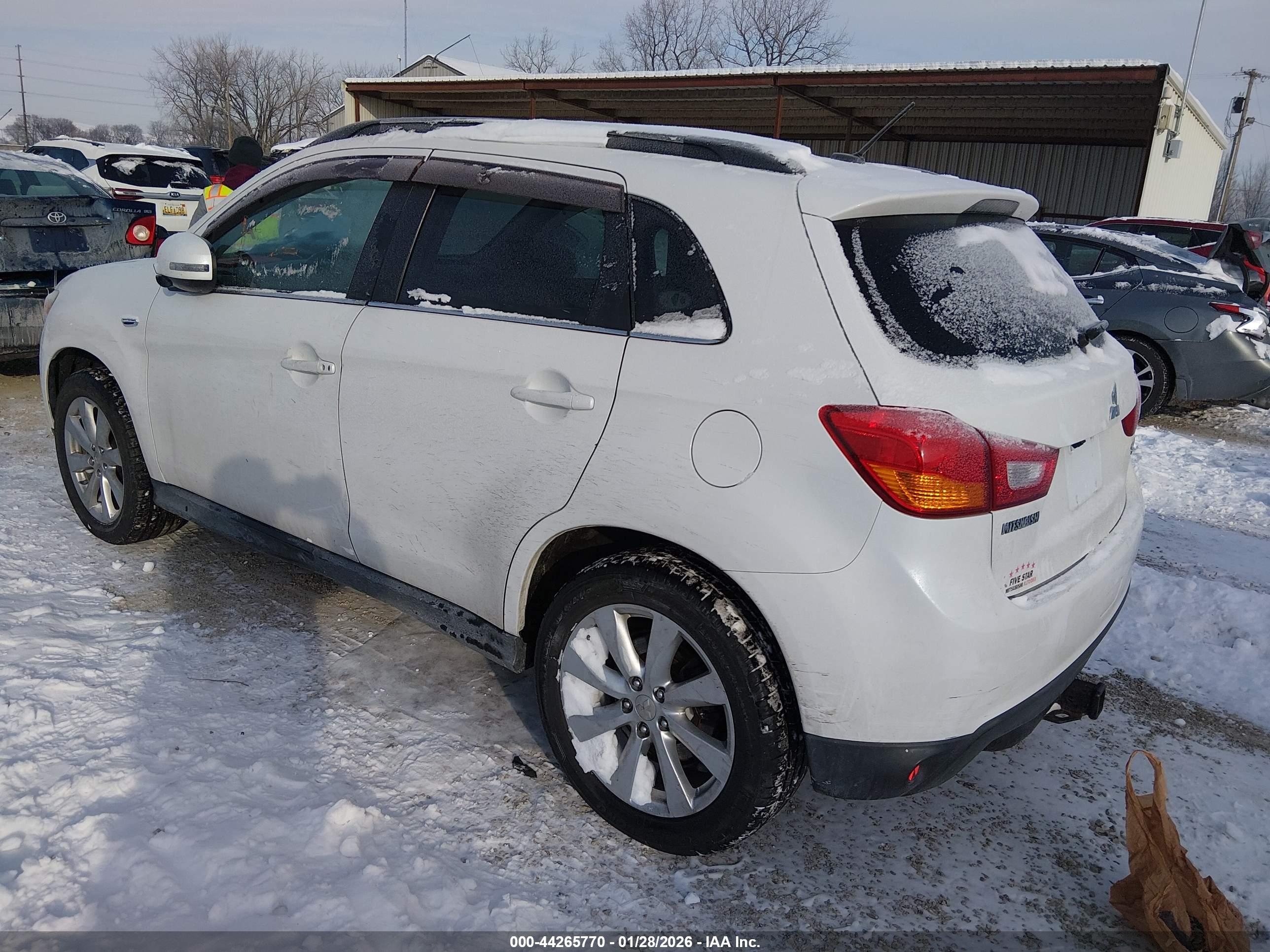 MITSUBISHI OUTLANDER image 3