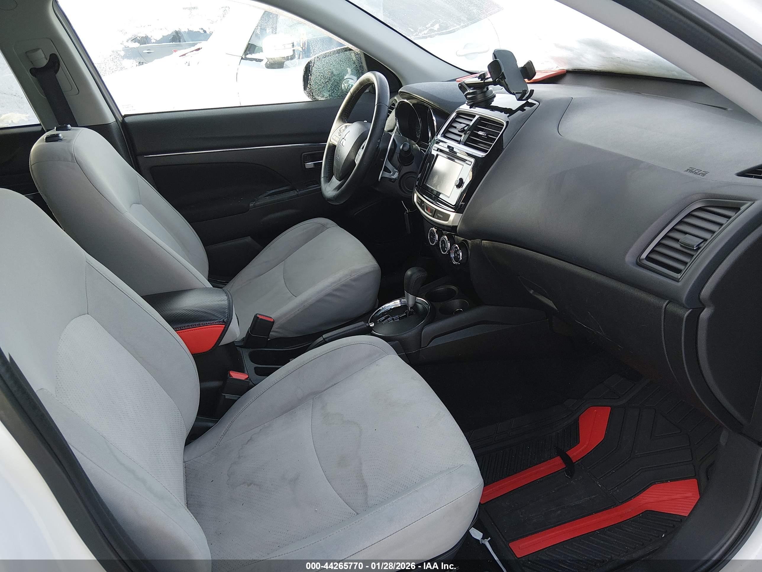 MITSUBISHI OUTLANDER image 5