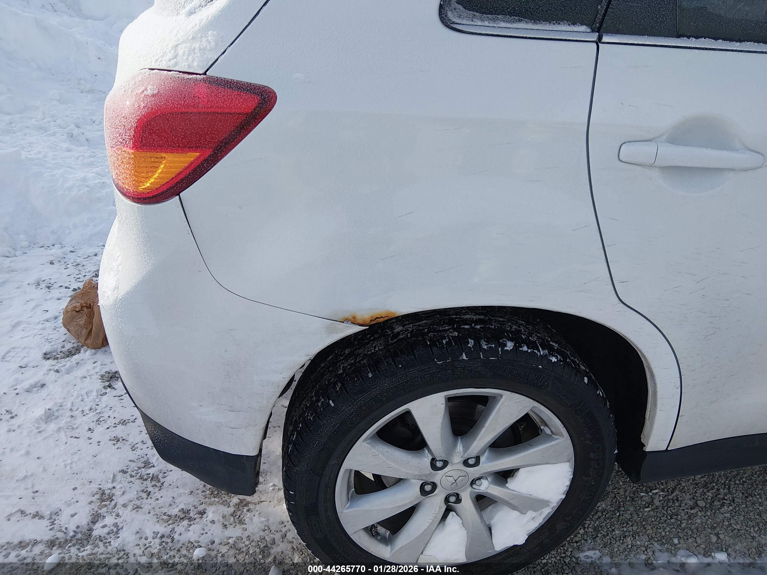 MITSUBISHI OUTLANDER image 6