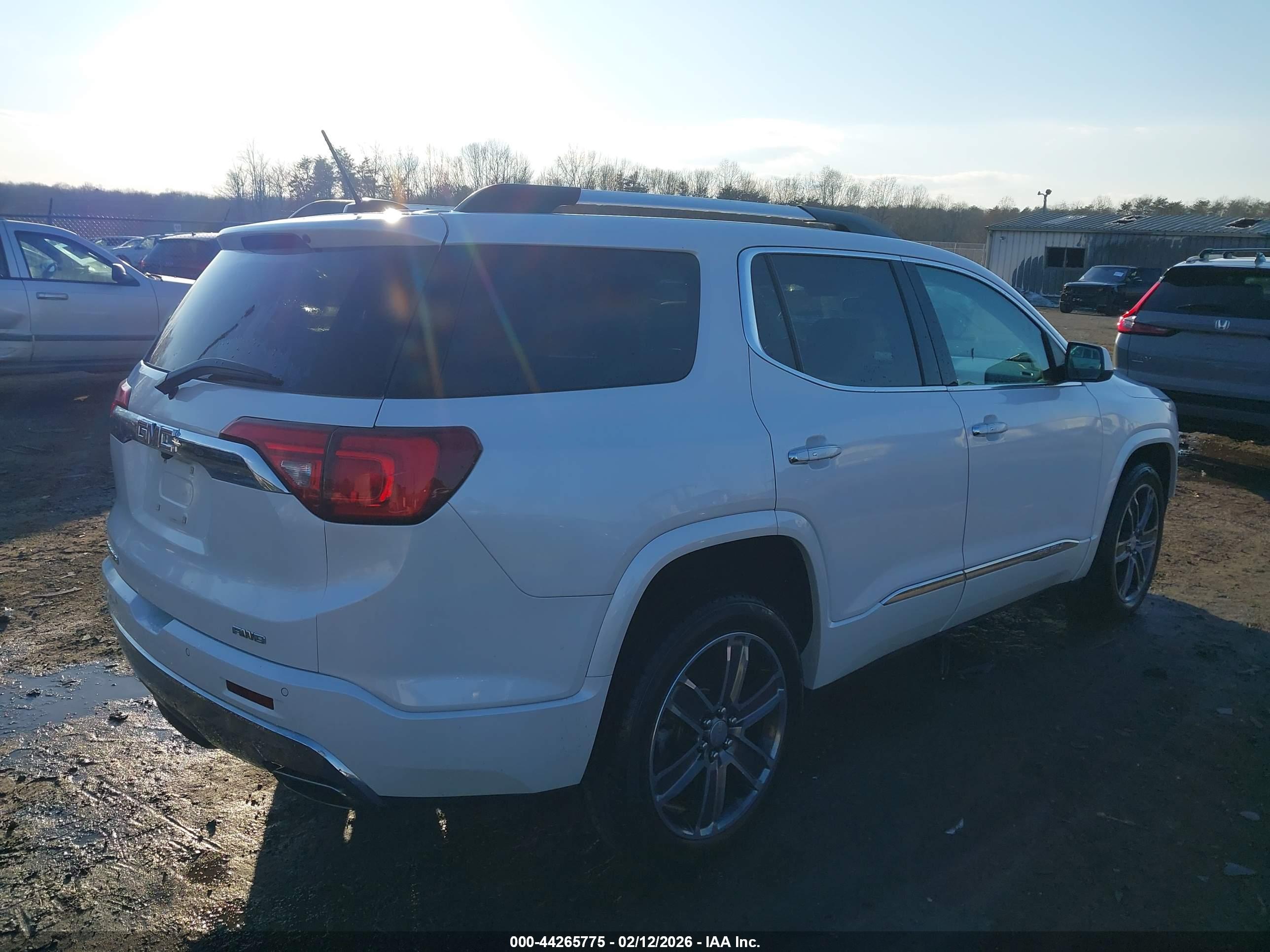 GMC ACADIA image 4
