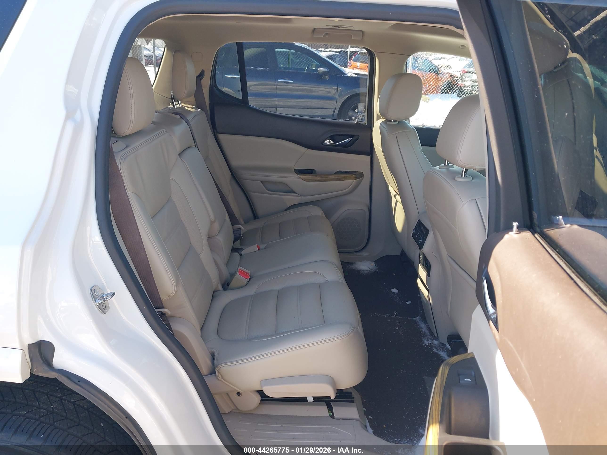 GMC ACADIA image 8