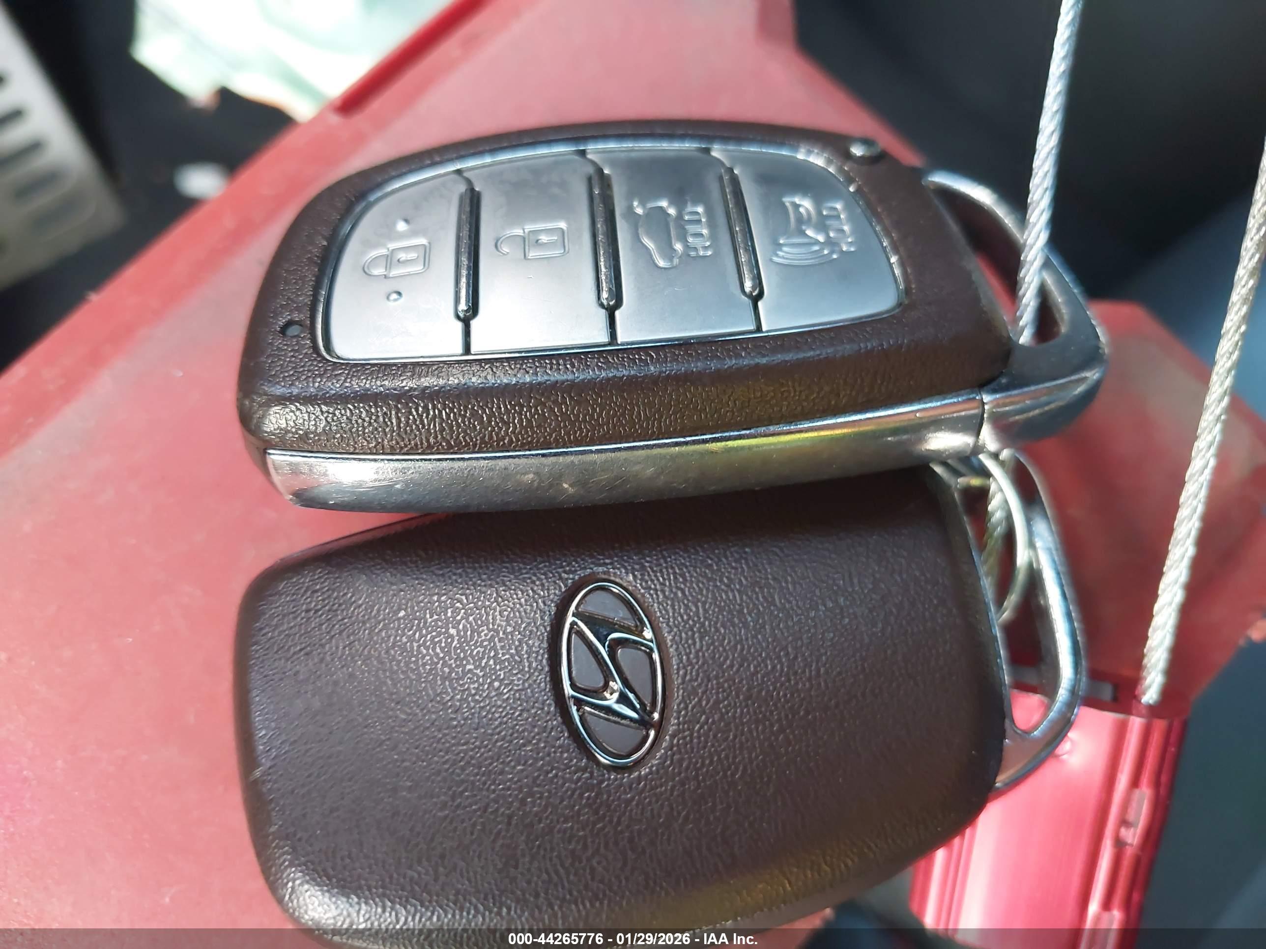 HYUNDAI ELANTRA image 11