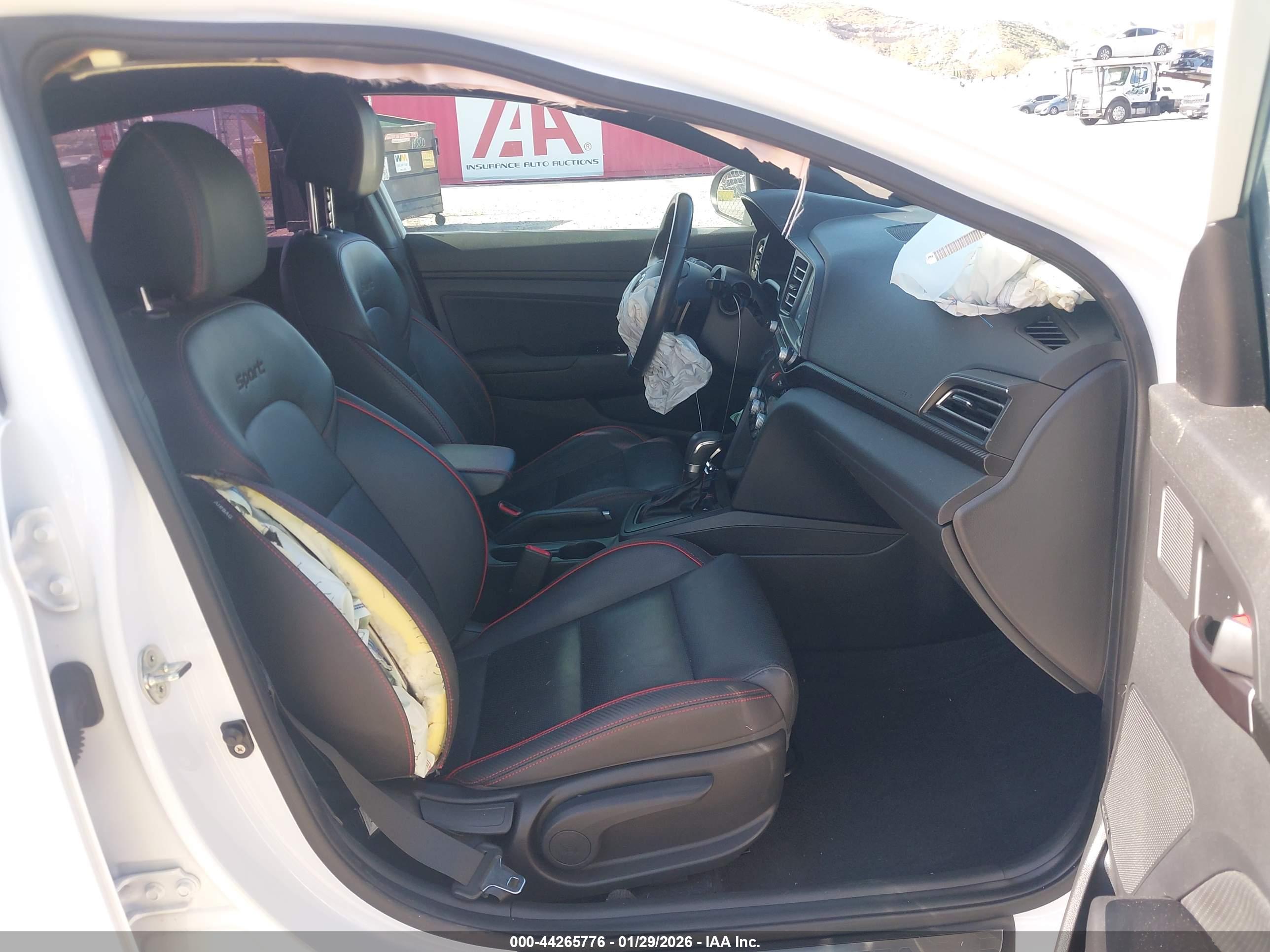 HYUNDAI ELANTRA image 5