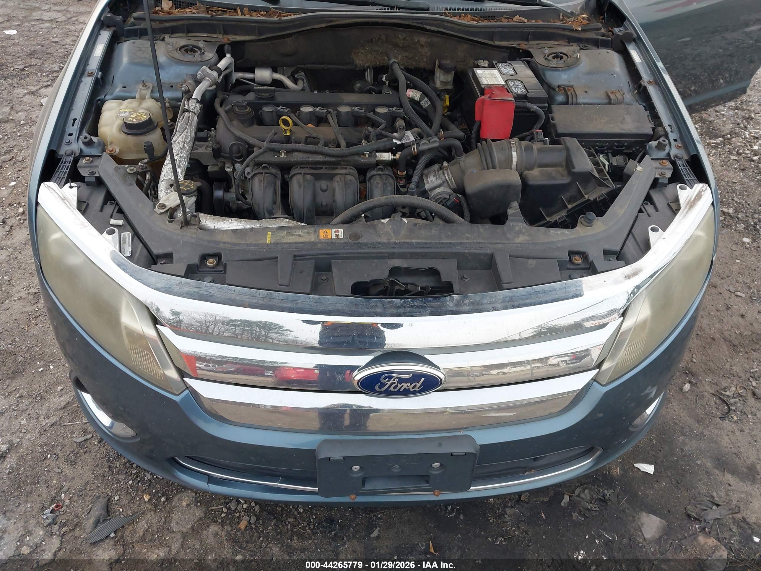 FORD FUSION image 10