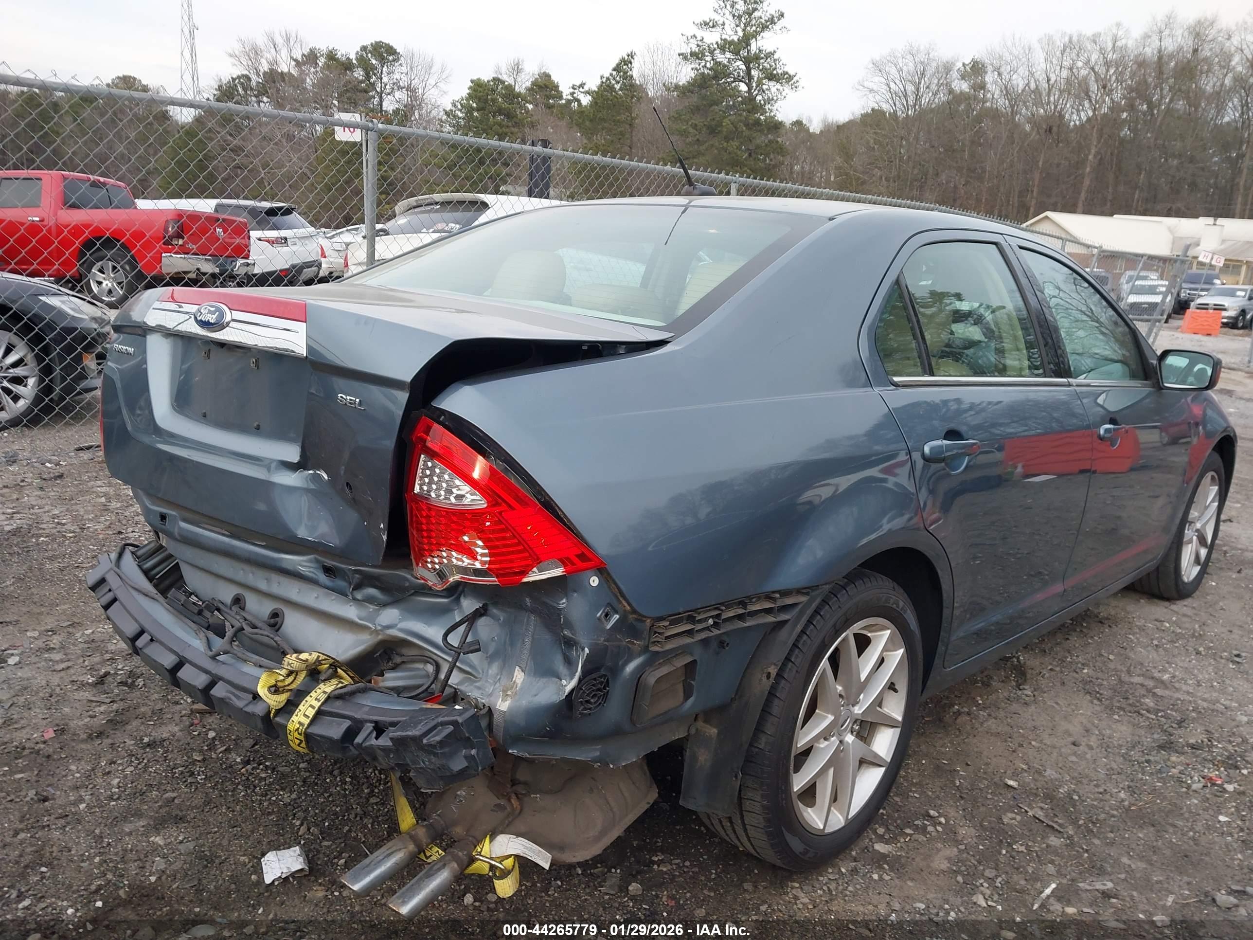 FORD FUSION image 6