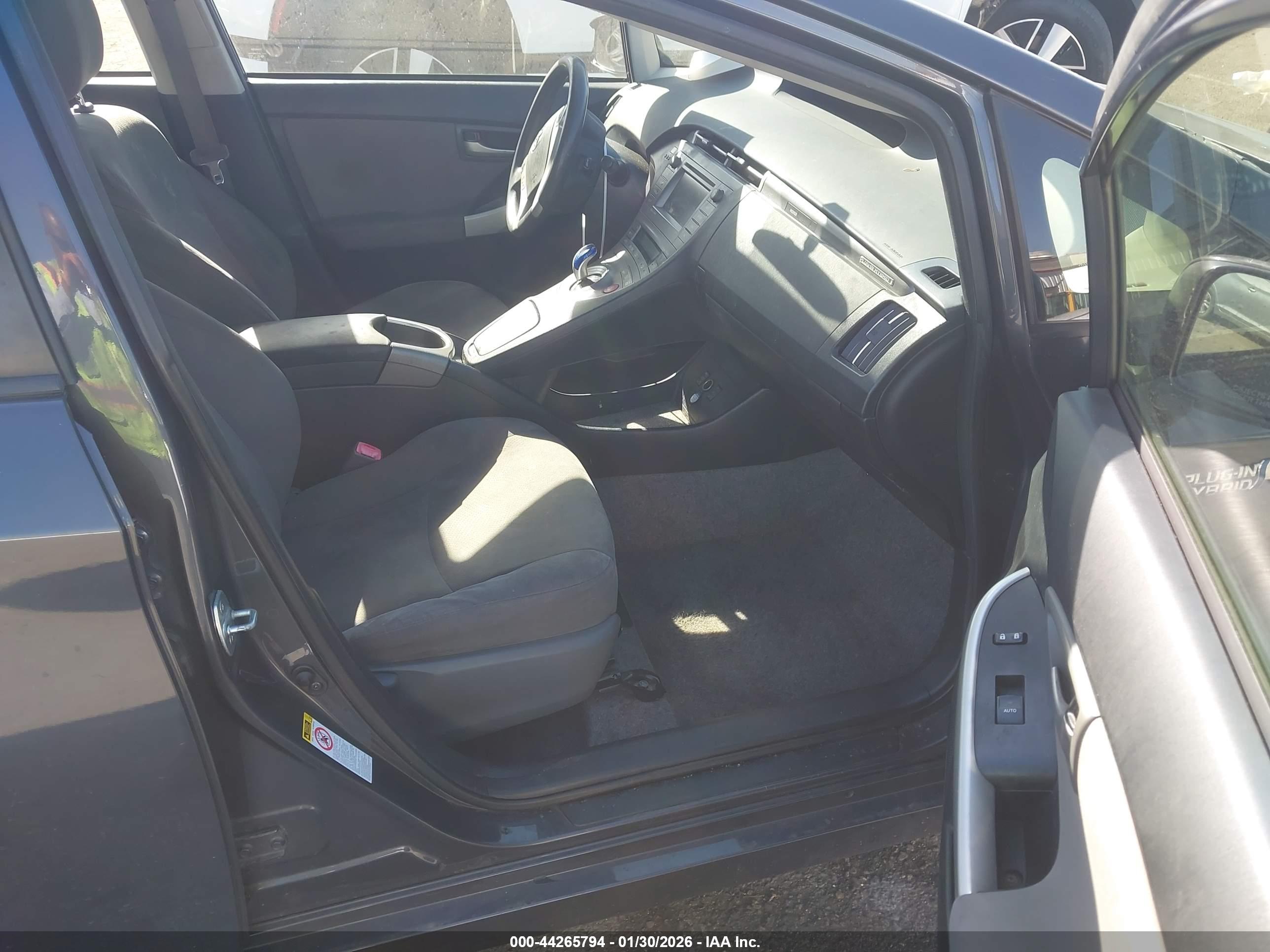 TOYOTA PRIUS image 5