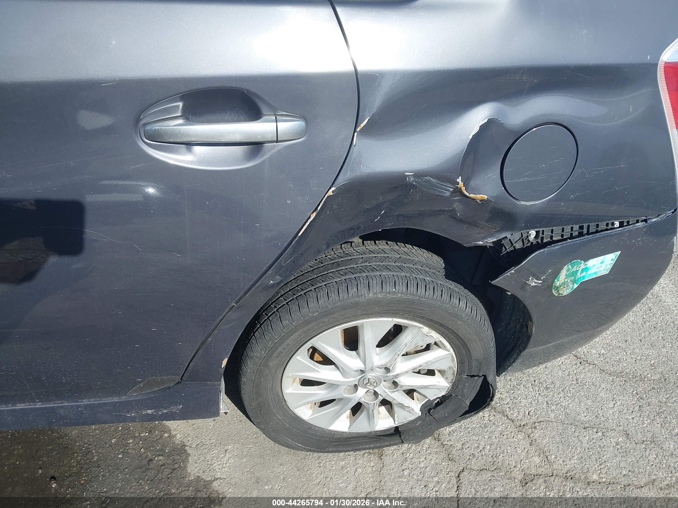TOYOTA PRIUS image 6