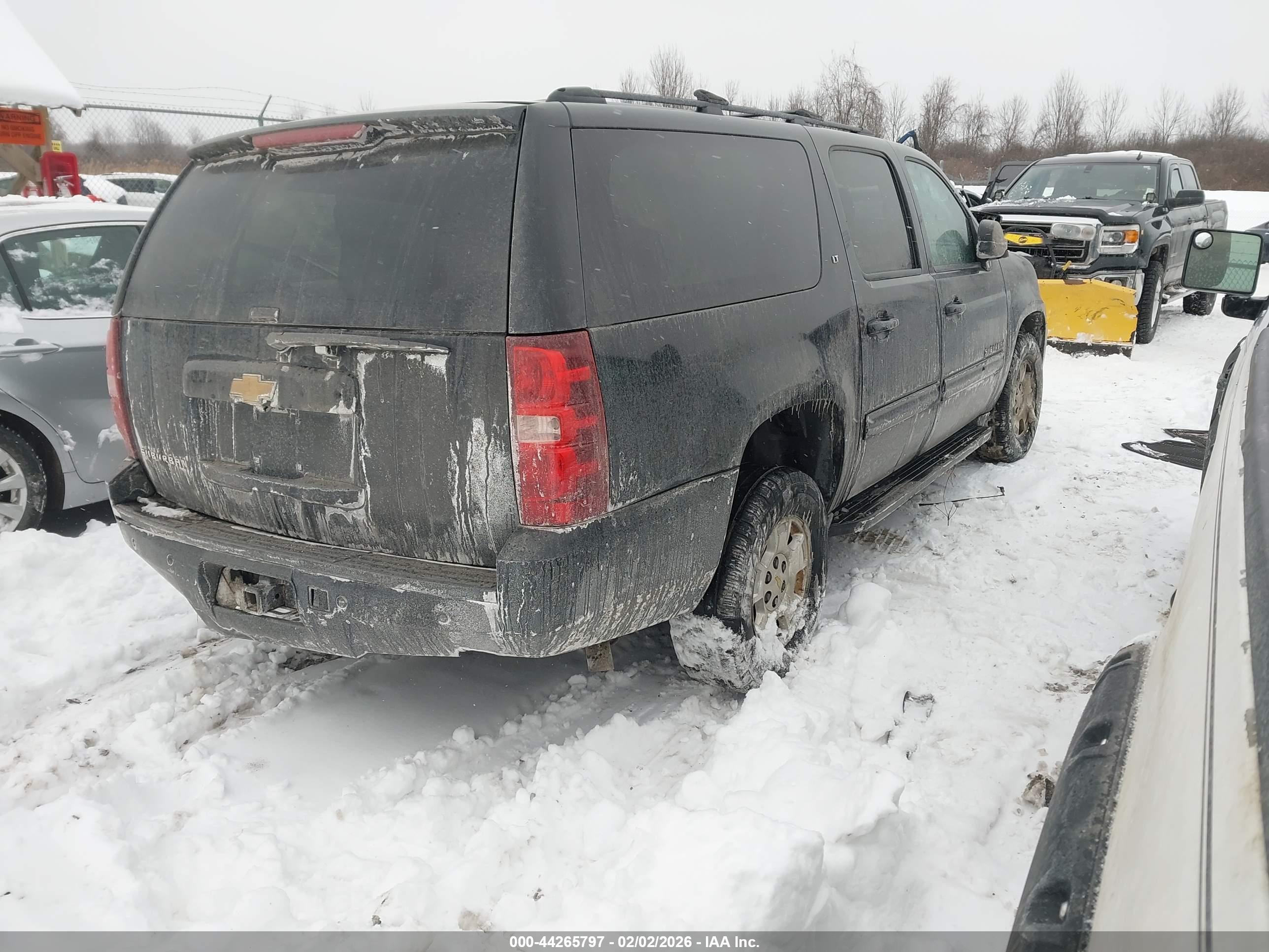 CHEVROLET SUBURBAN image 4