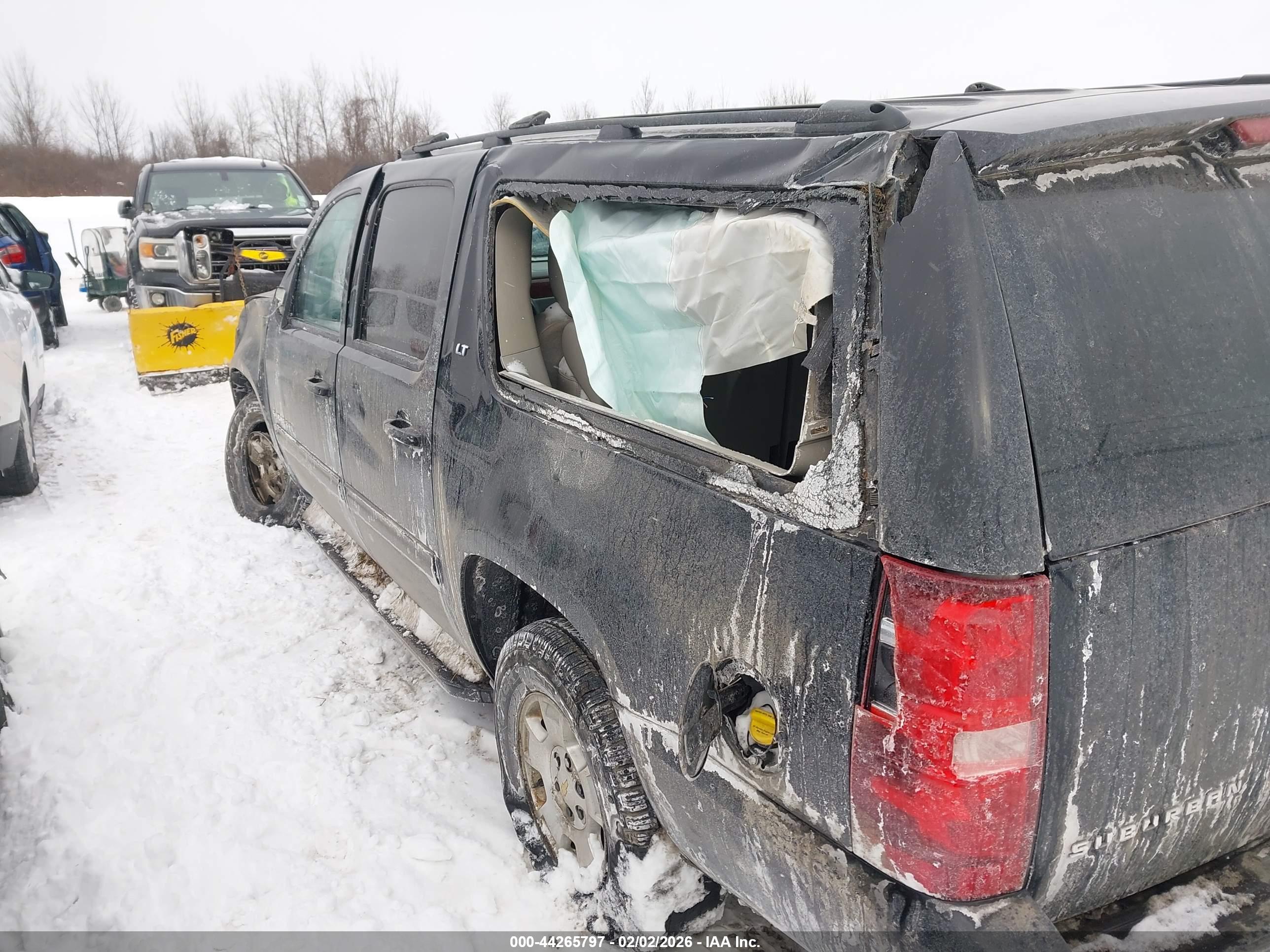 CHEVROLET SUBURBAN image 6