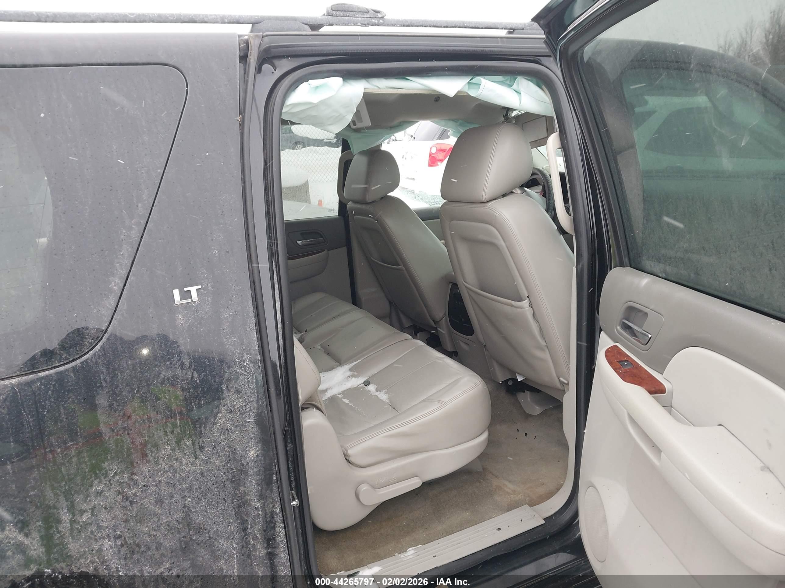 CHEVROLET SUBURBAN image 8