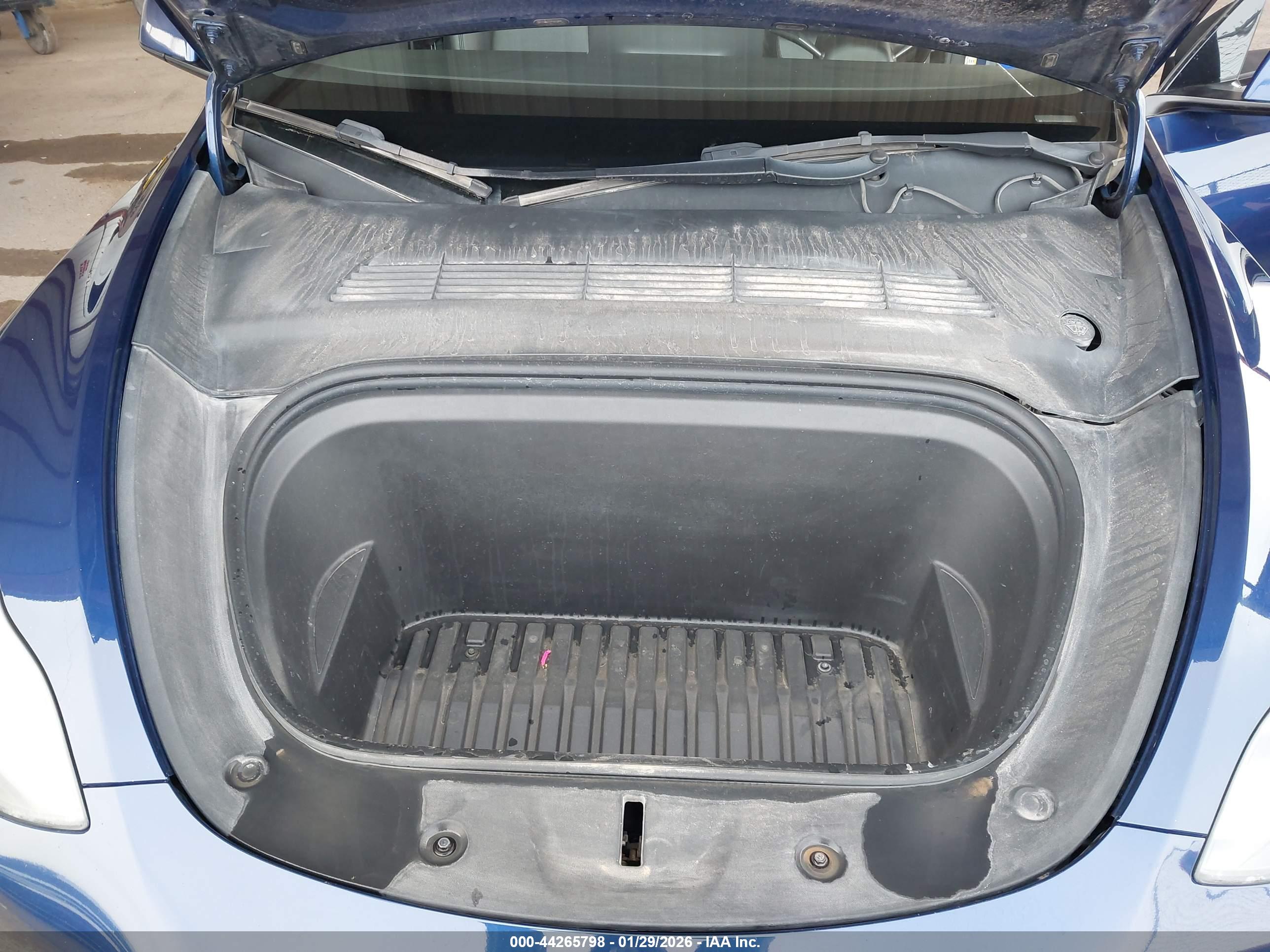 TESLA MODEL image 10