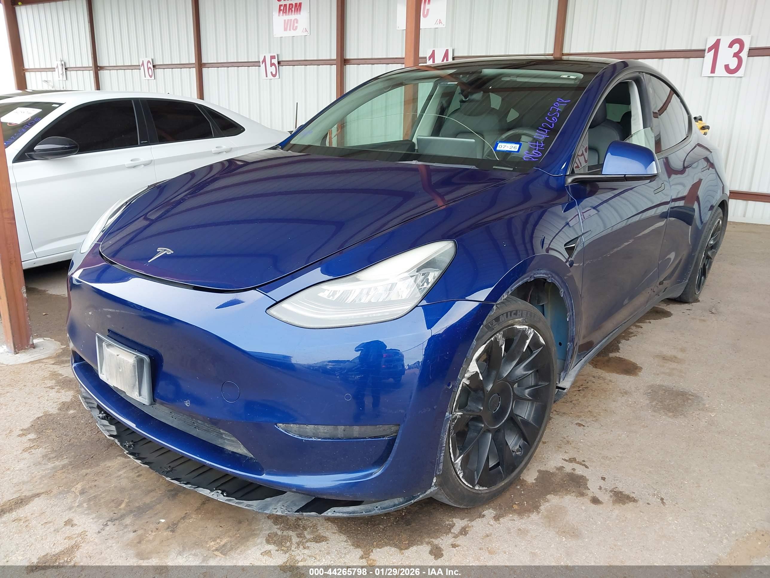 TESLA MODEL image 2