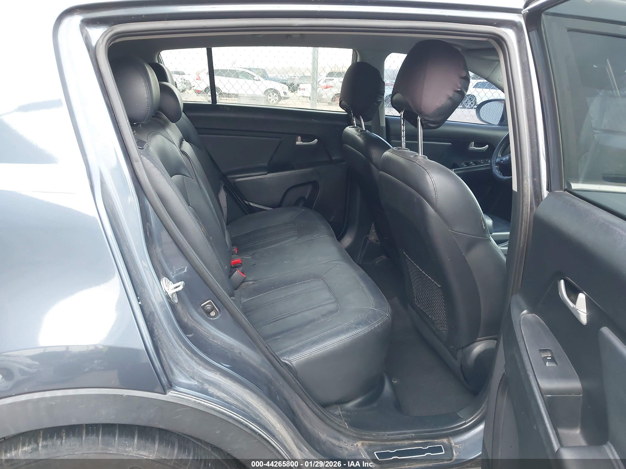 KIA SPORTAGE image 8