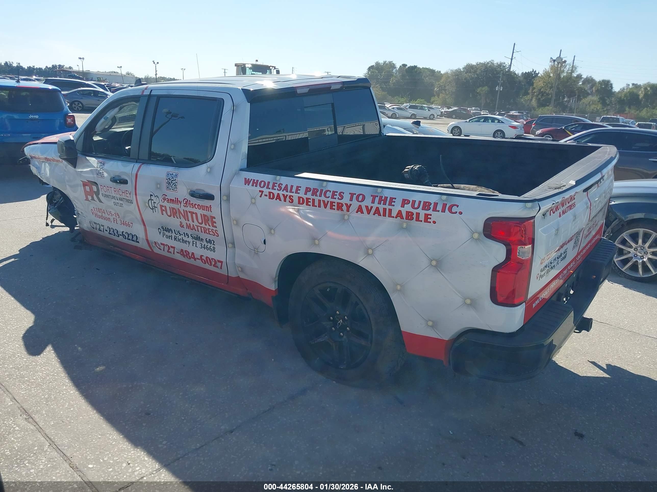 CHEVROLET SILVERADO image 3