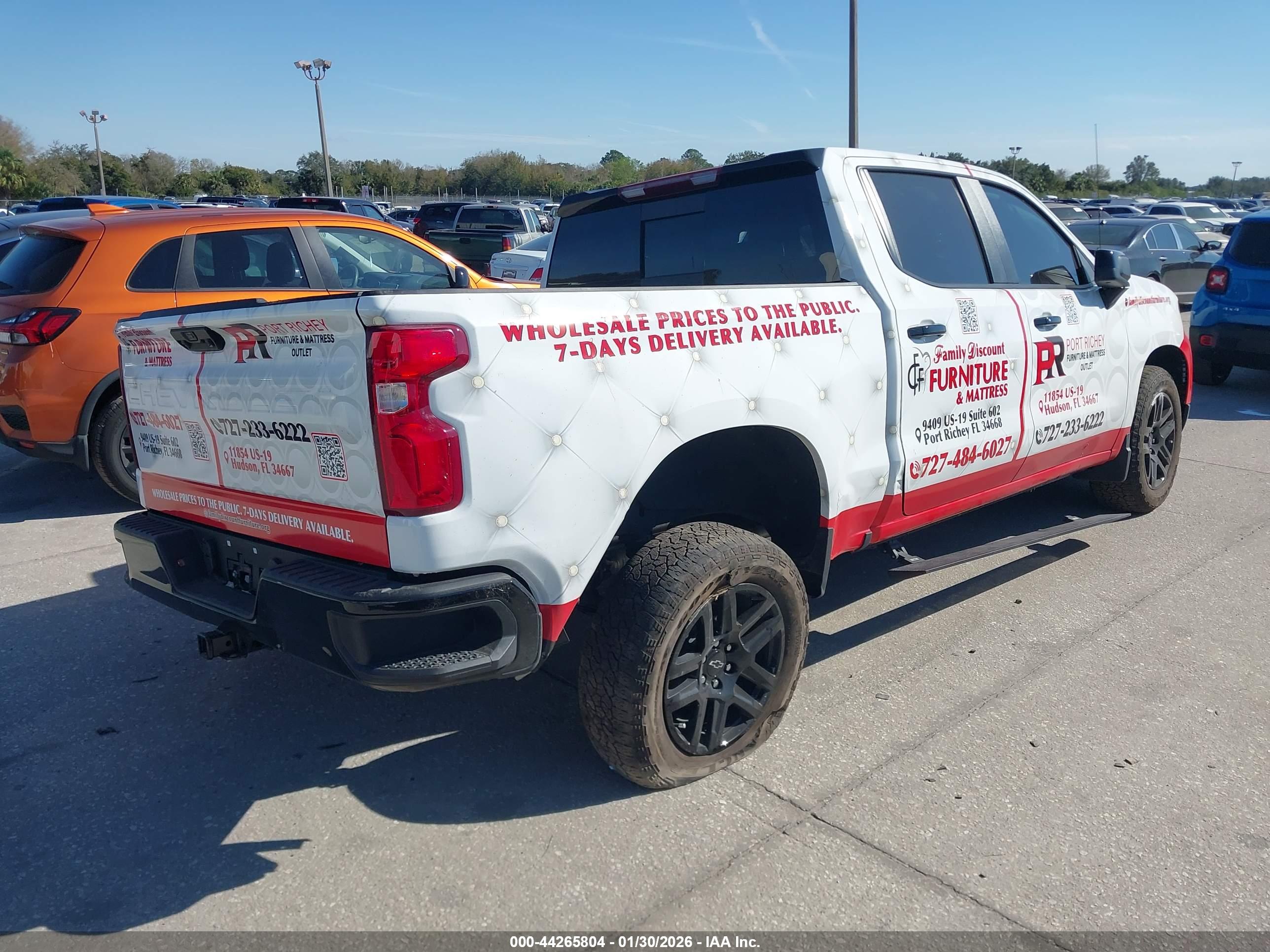 CHEVROLET SILVERADO image 4