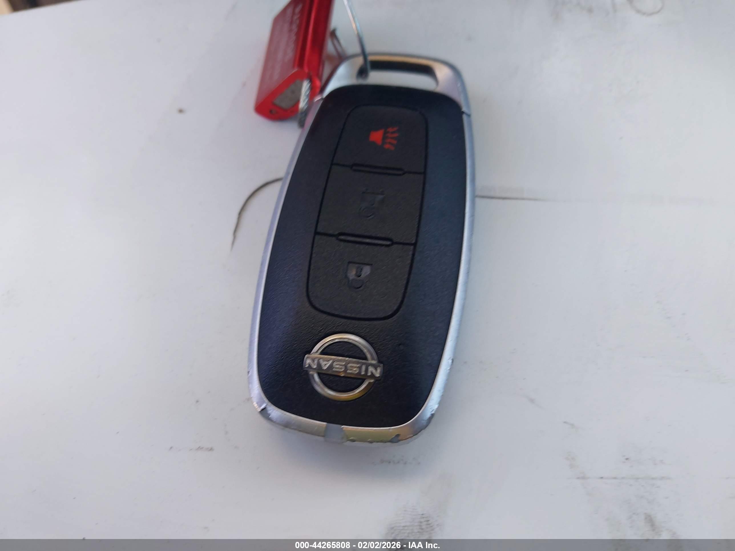 NISSAN ROGUE image 11