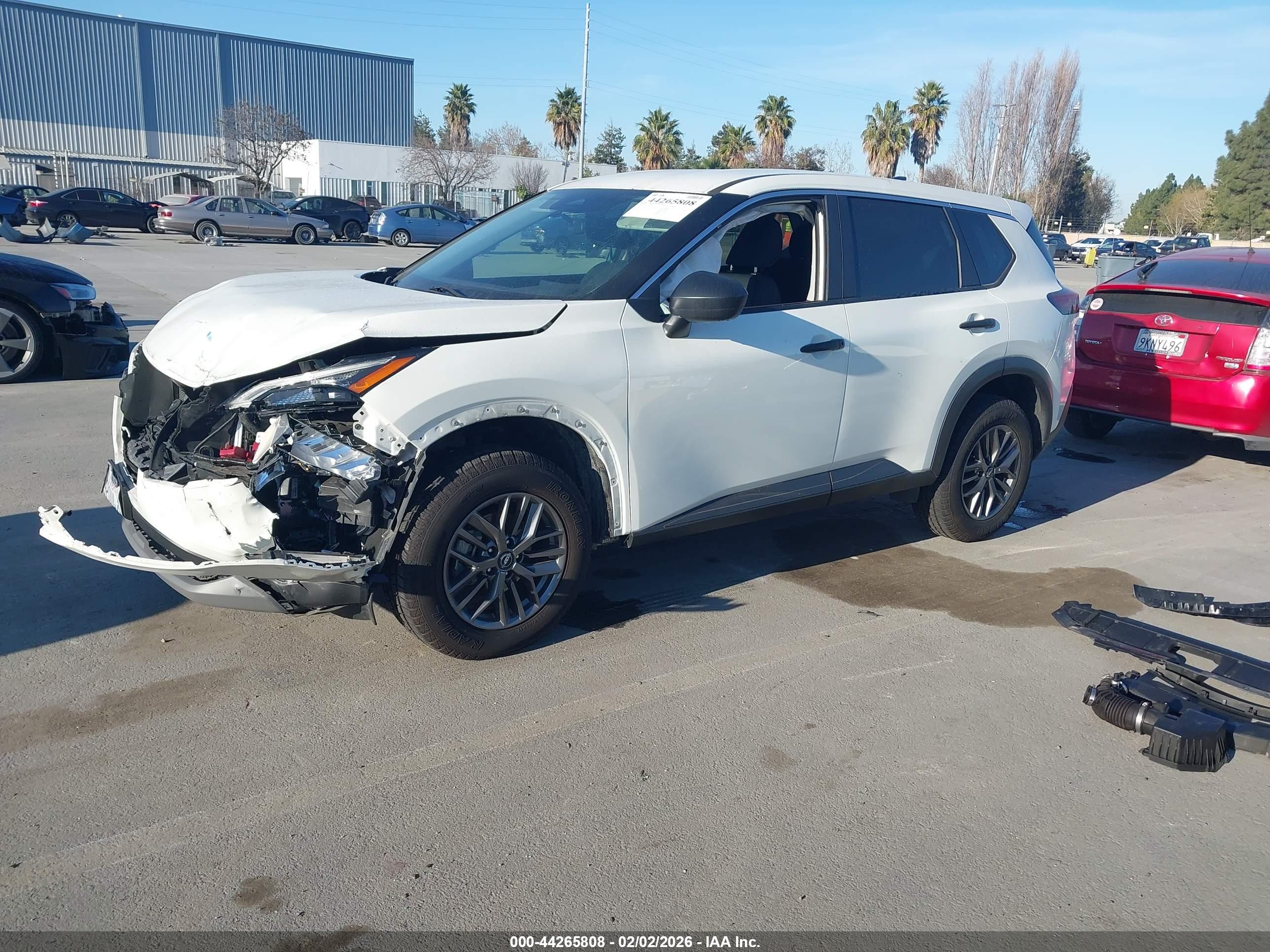 NISSAN ROGUE image 2