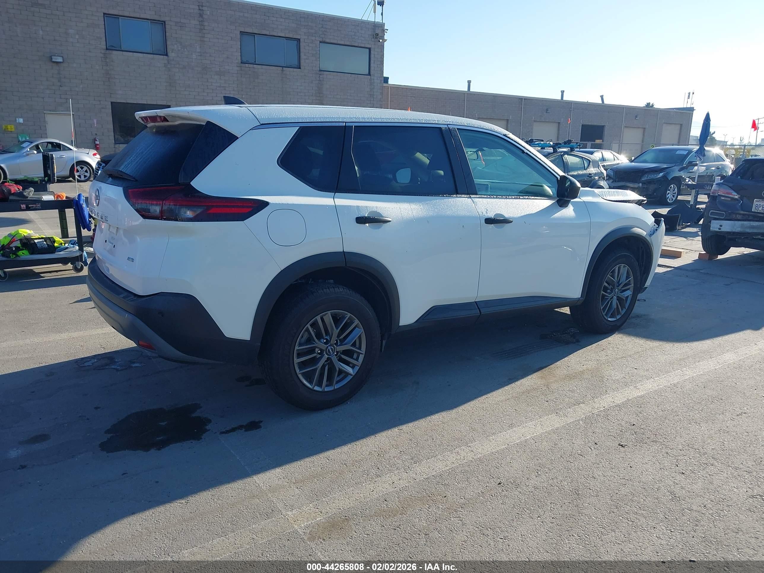 NISSAN ROGUE image 4