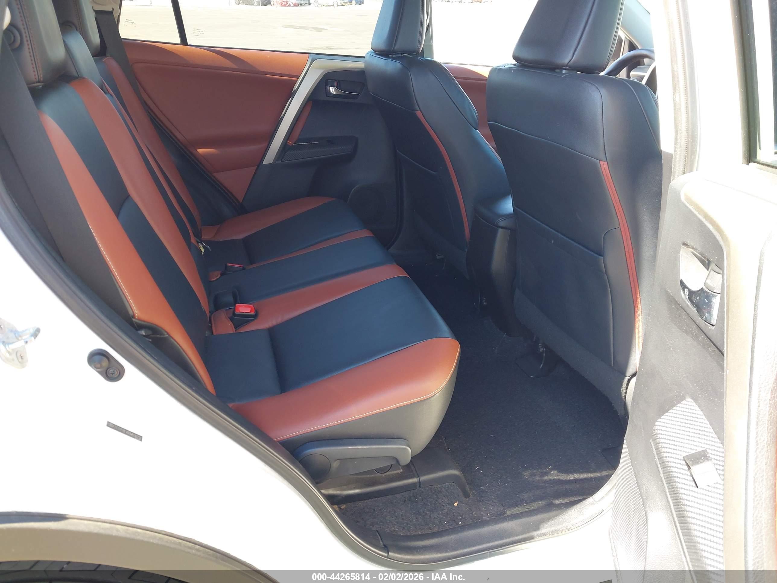 TOYOTA RAV4 image 8