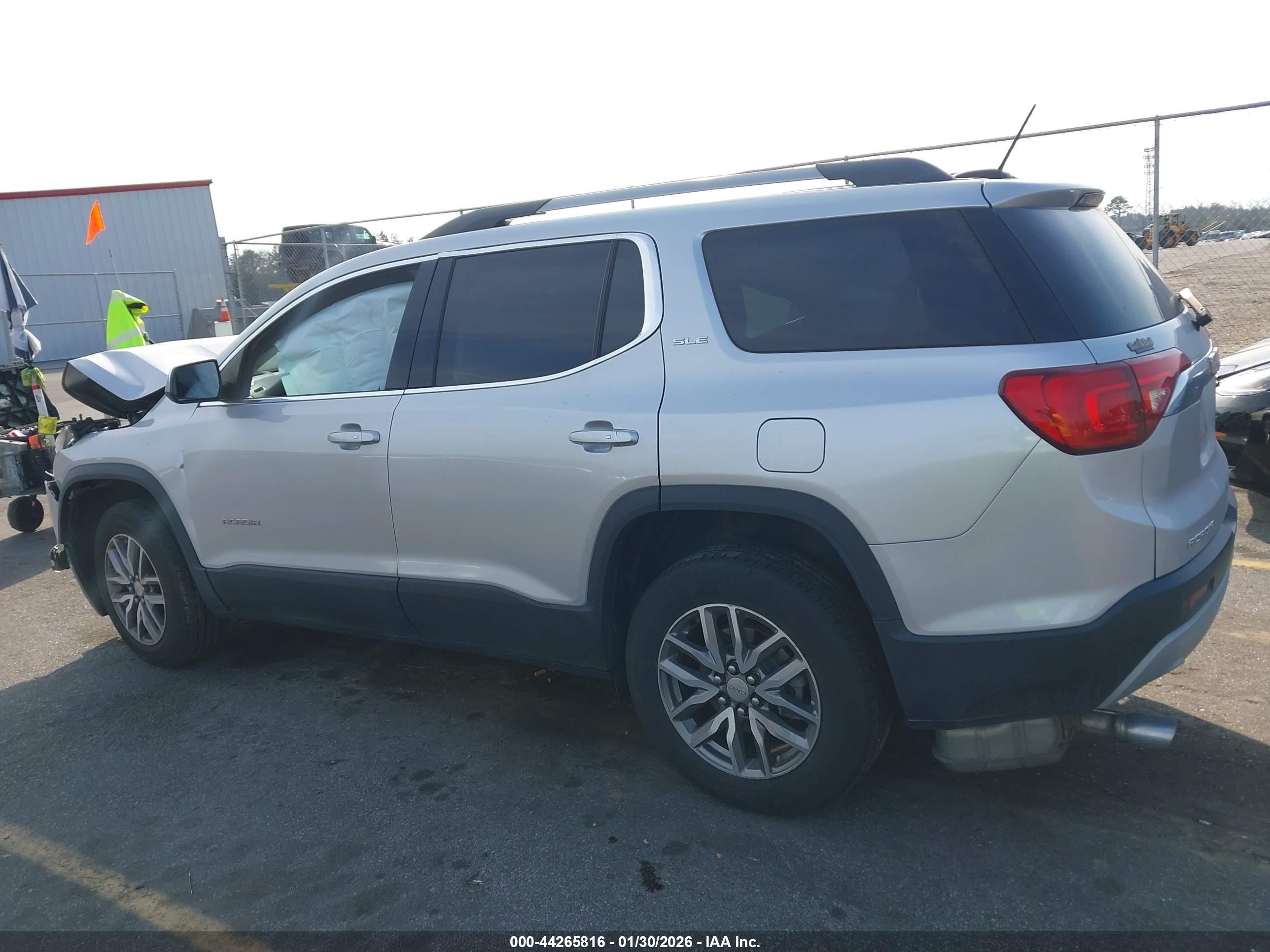 GMC ACADIA image 3