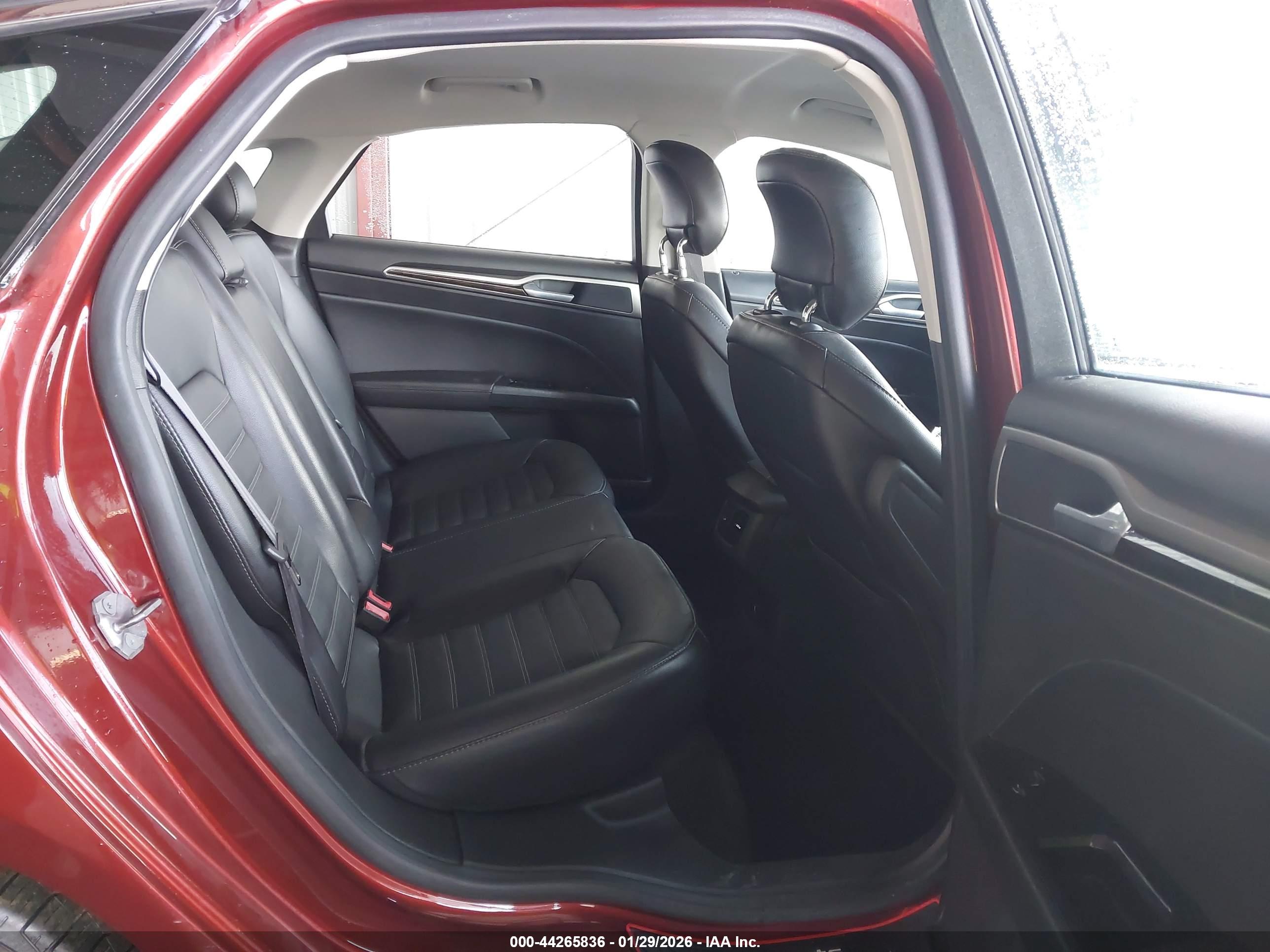 FORD FUSION image 8