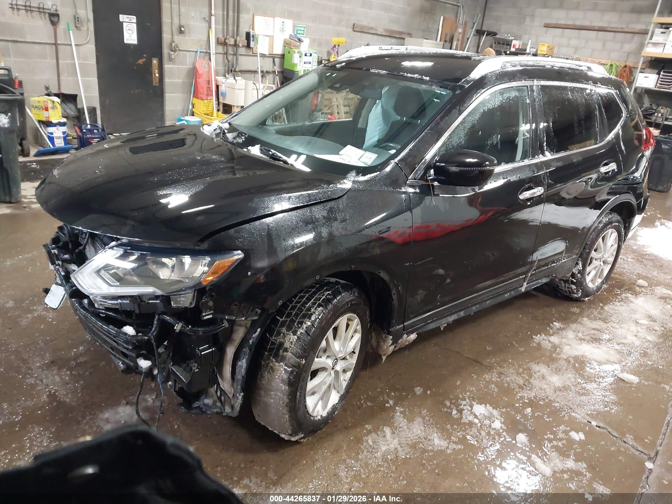 NISSAN ROGUE image 2