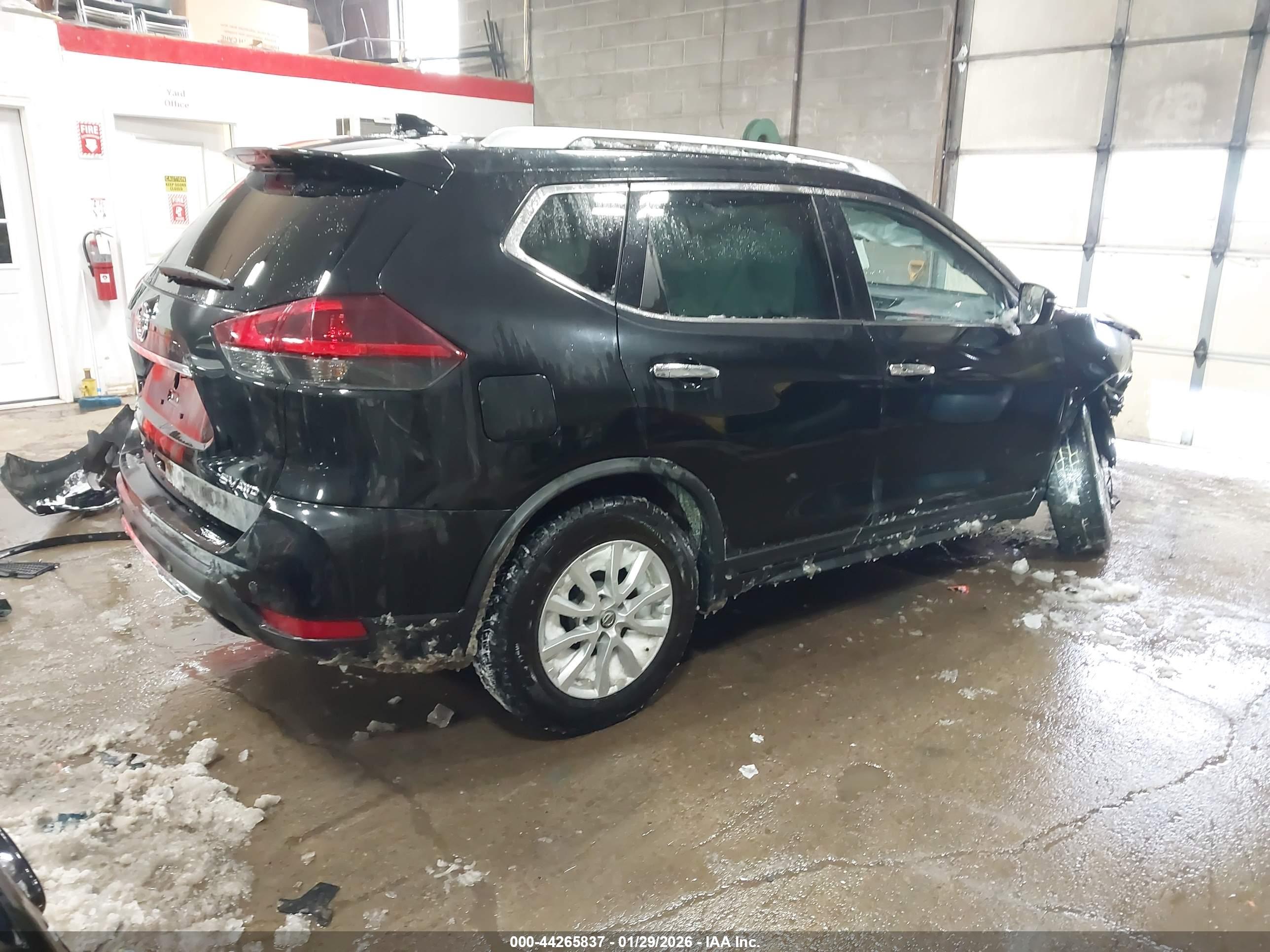NISSAN ROGUE image 4