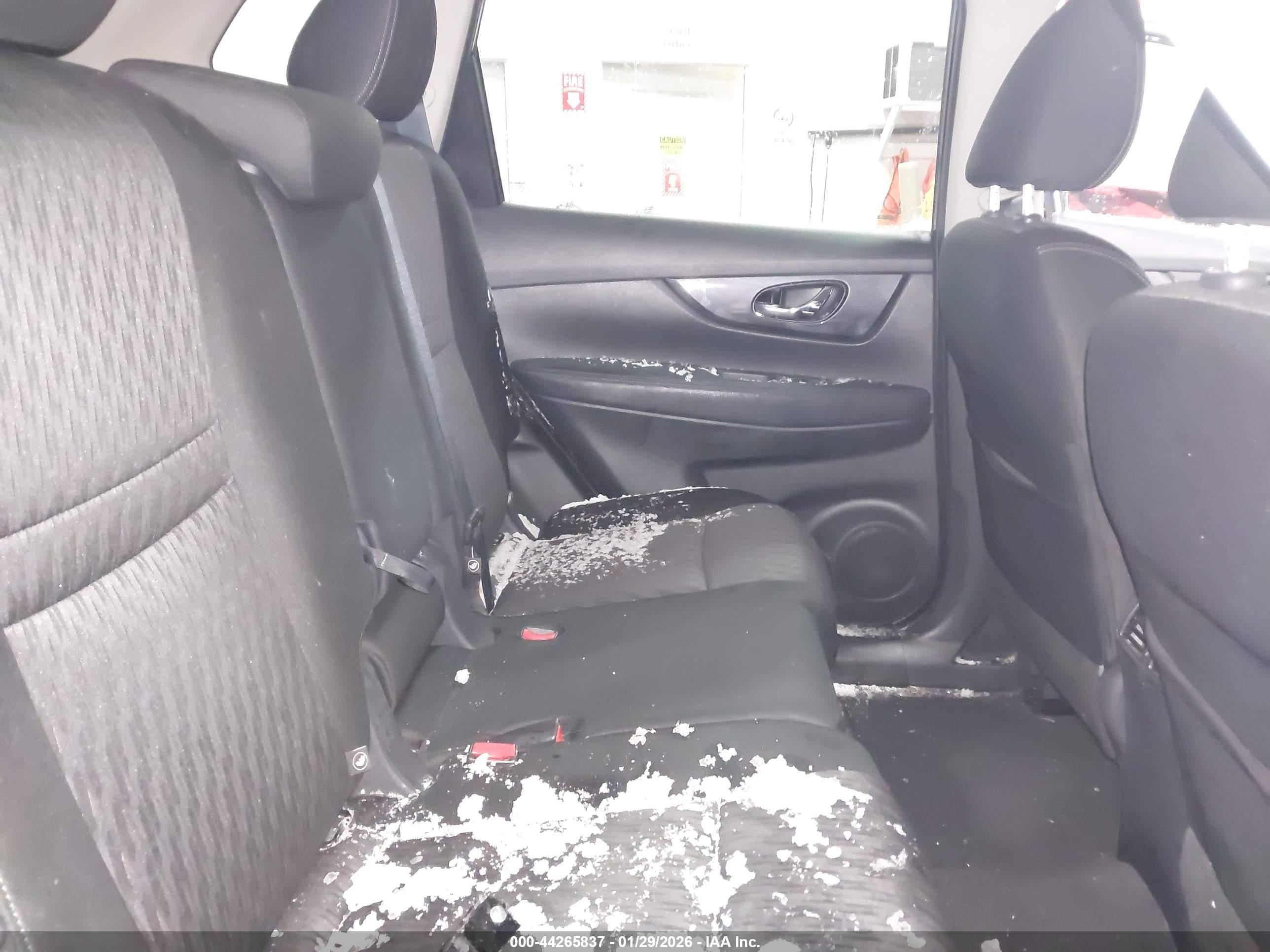 NISSAN ROGUE image 8