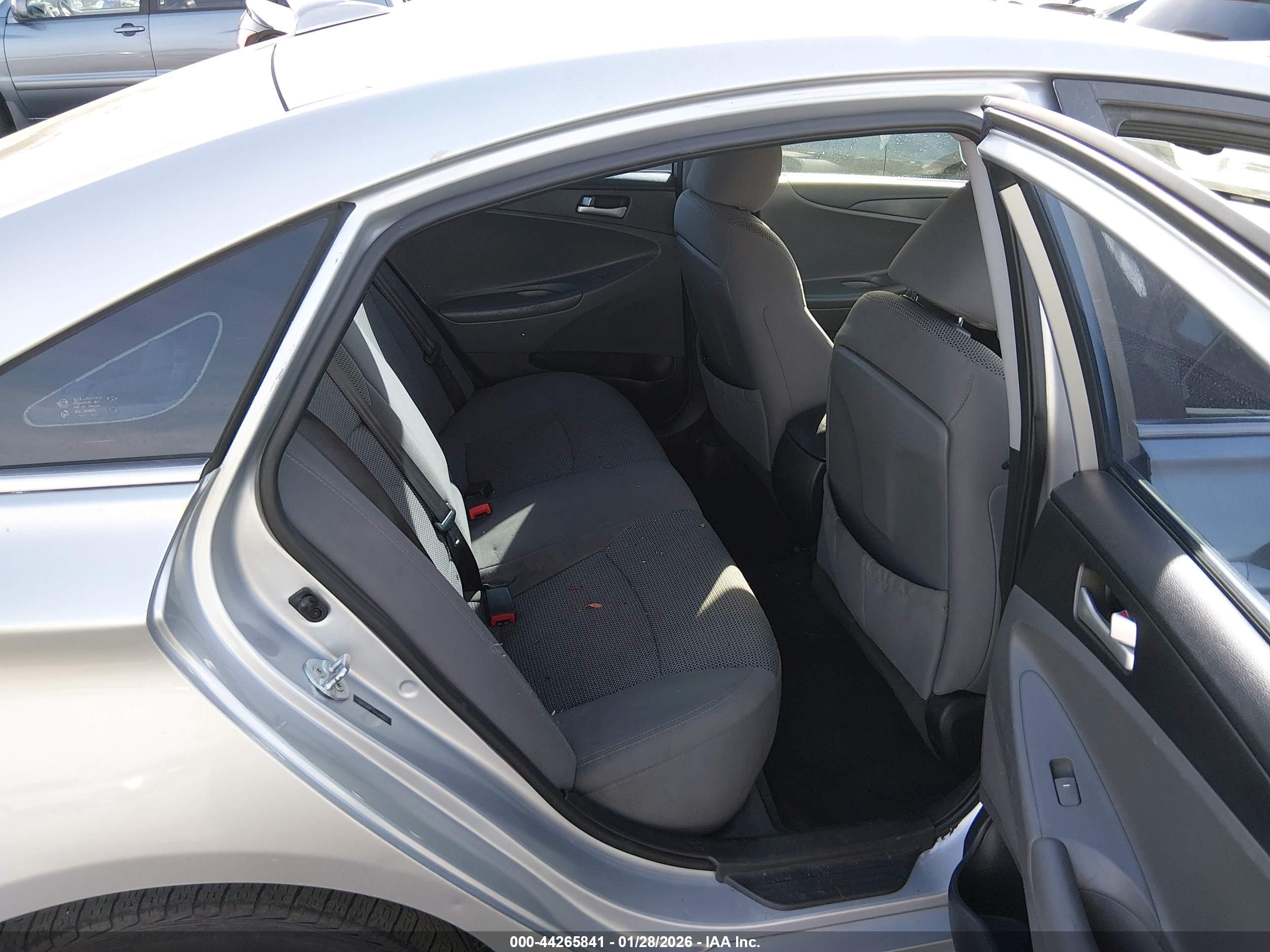 HYUNDAI SONATA image 8