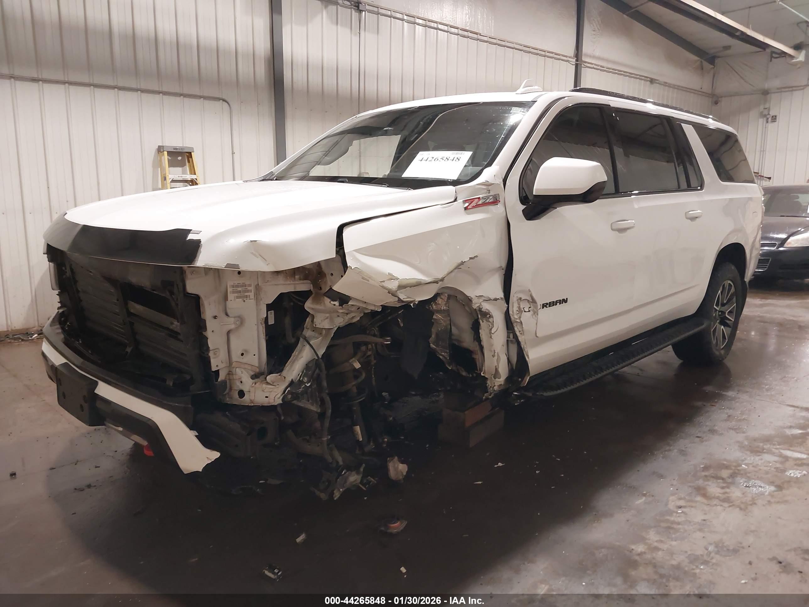 CHEVROLET SUBURBAN image 2