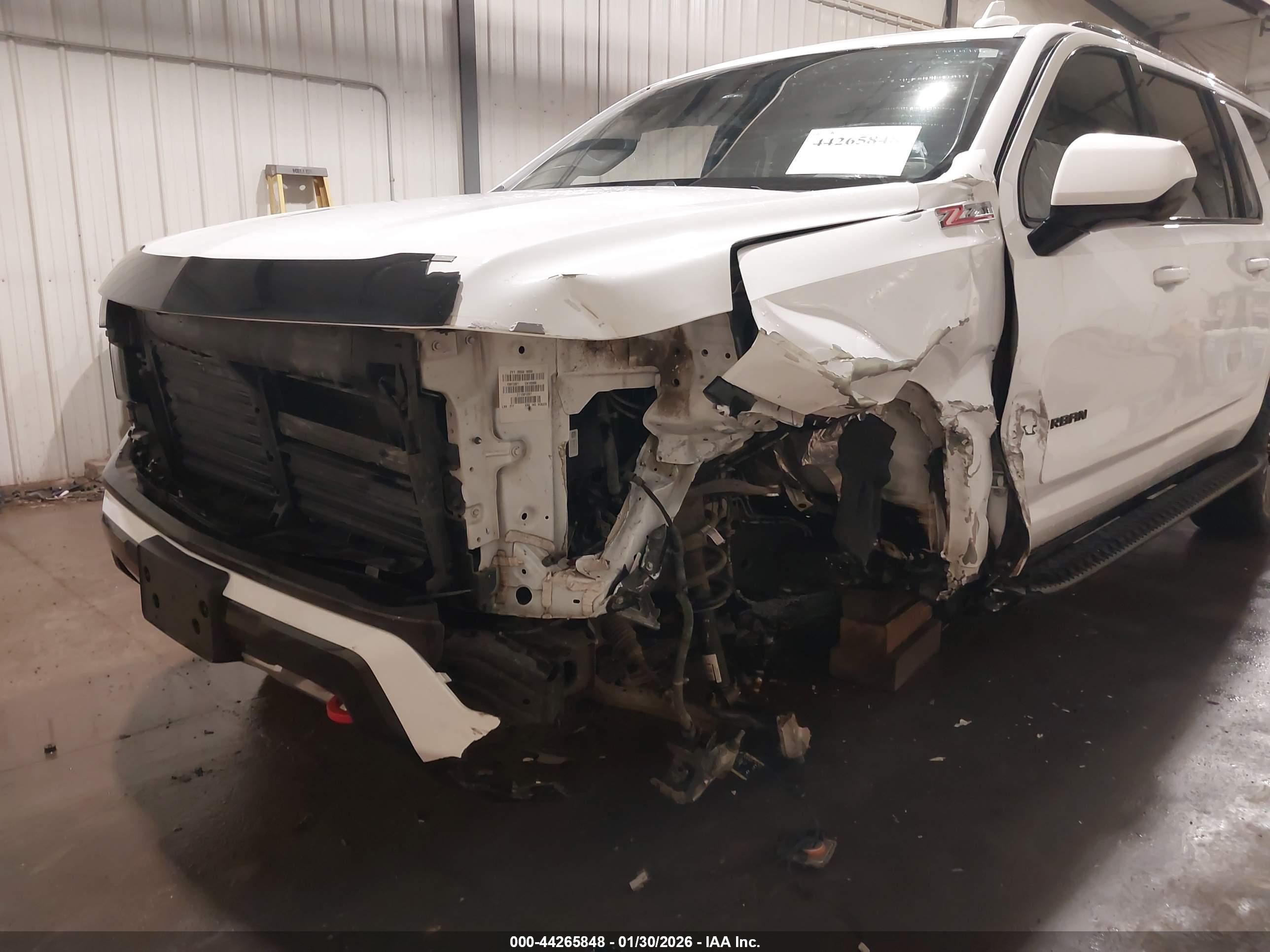 CHEVROLET SUBURBAN image 6