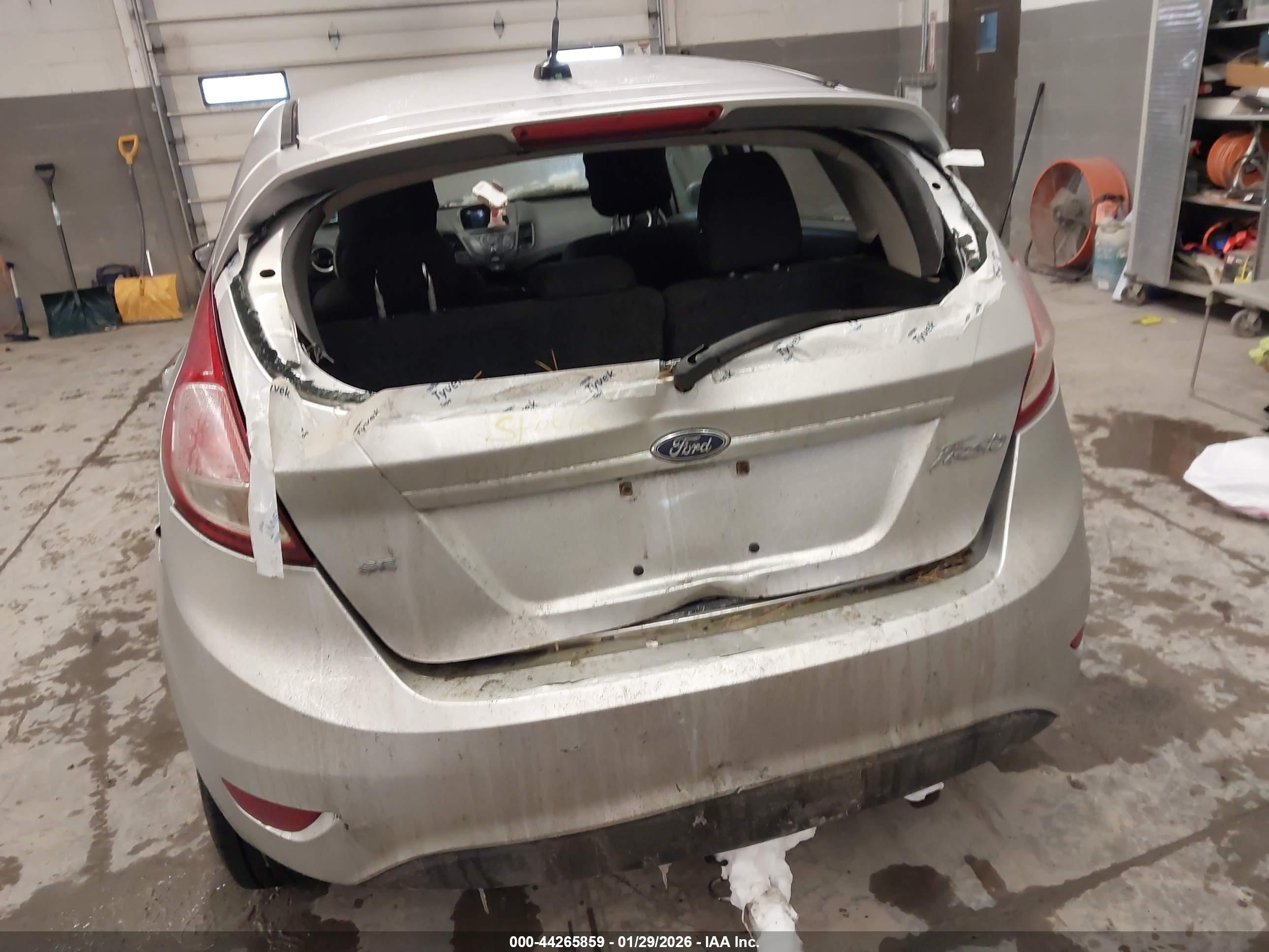 FORD FIESTA image 6
