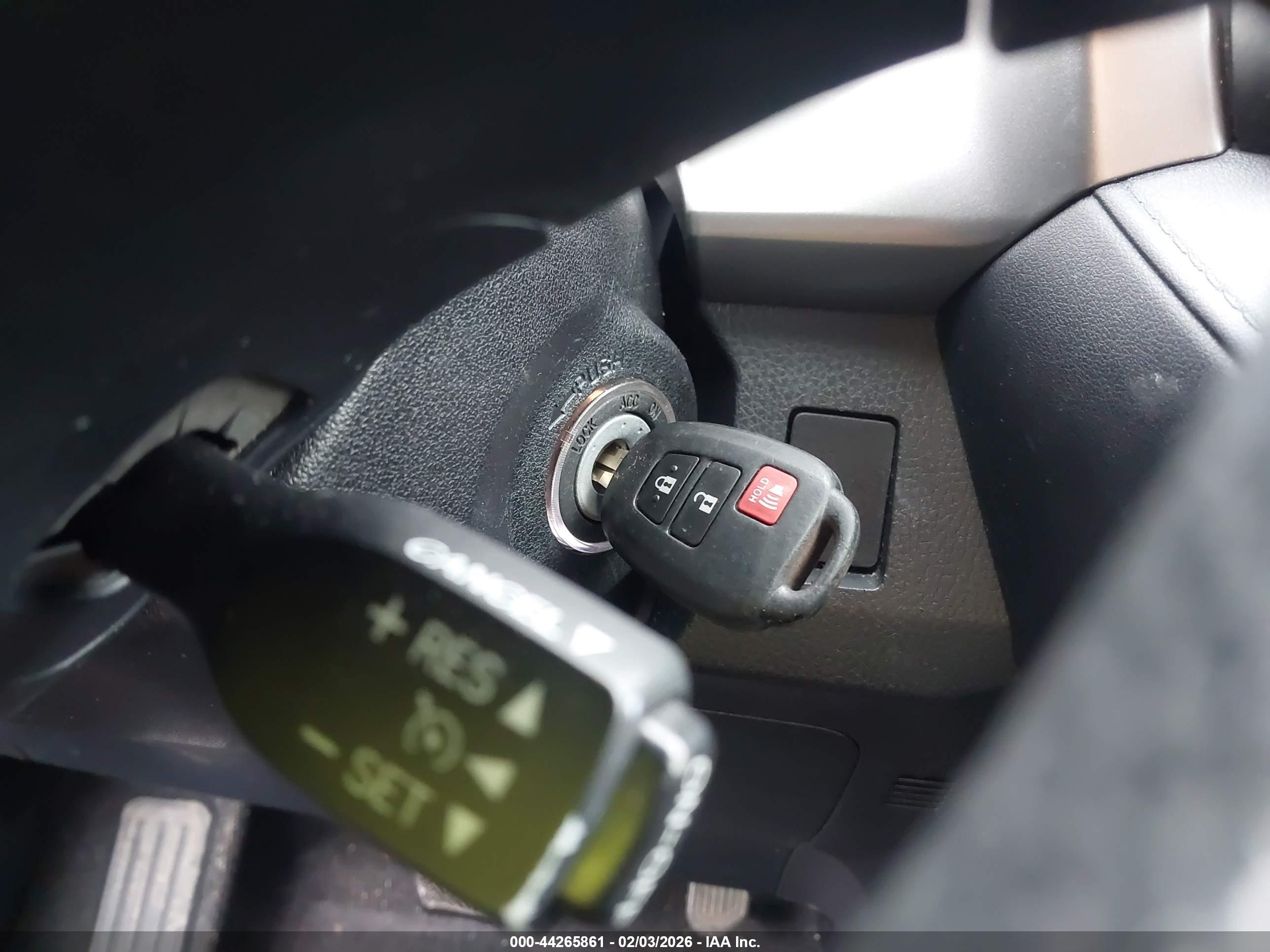 TOYOTA RAV4 image 11