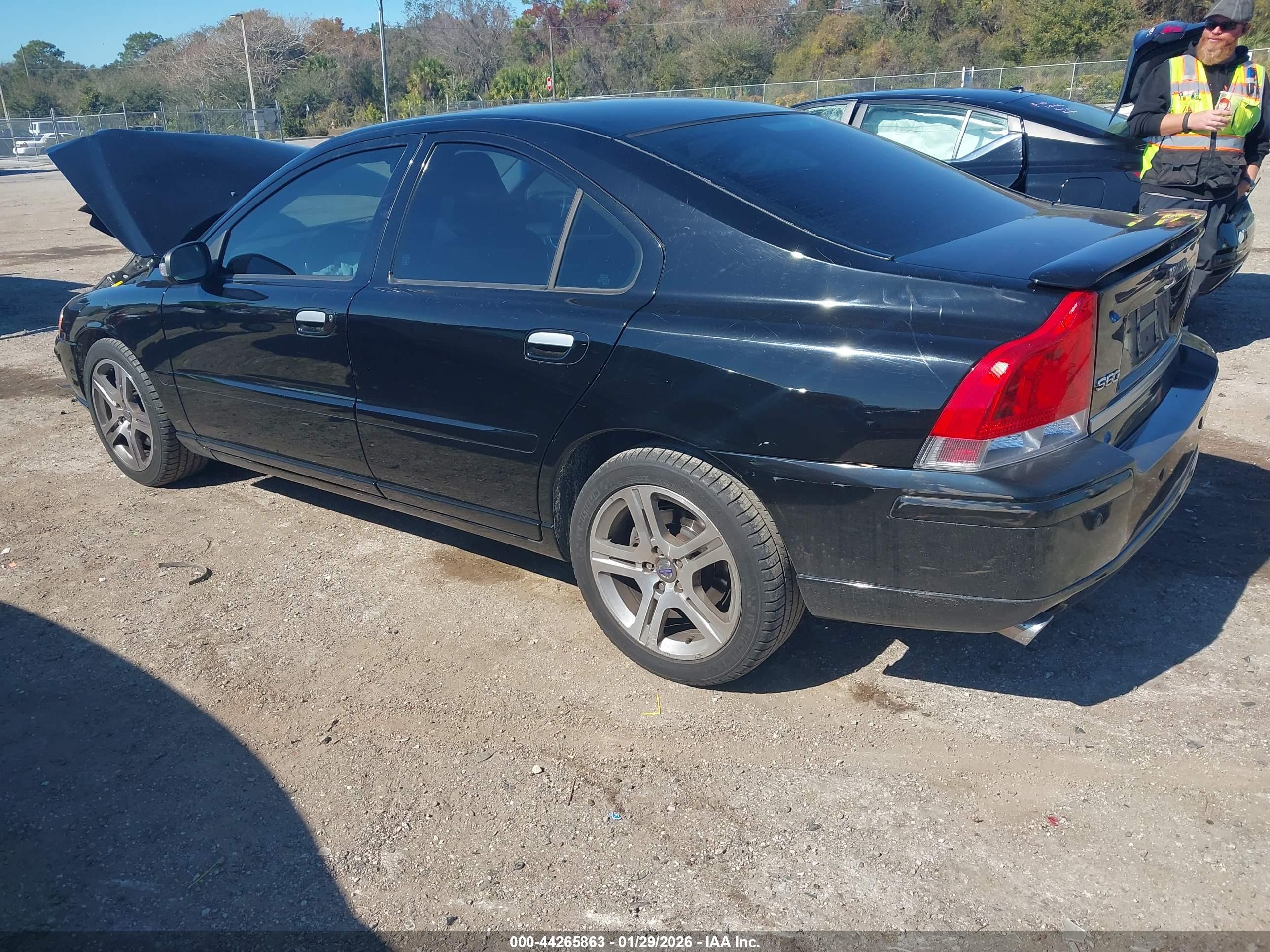 VOLVO S60 image 3