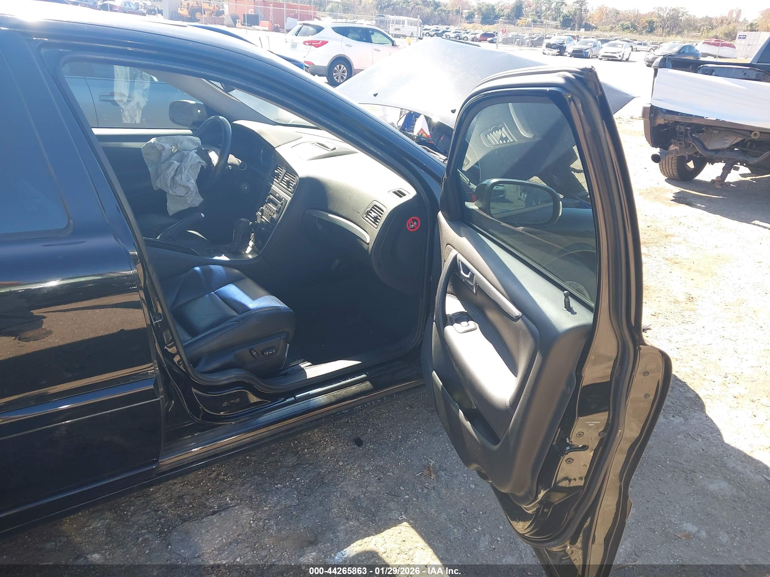 VOLVO S60 image 5