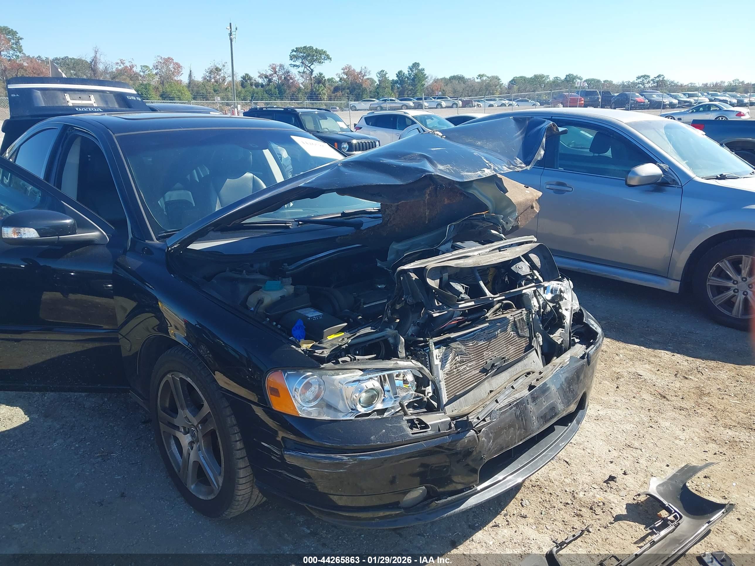 VOLVO S60 image 6