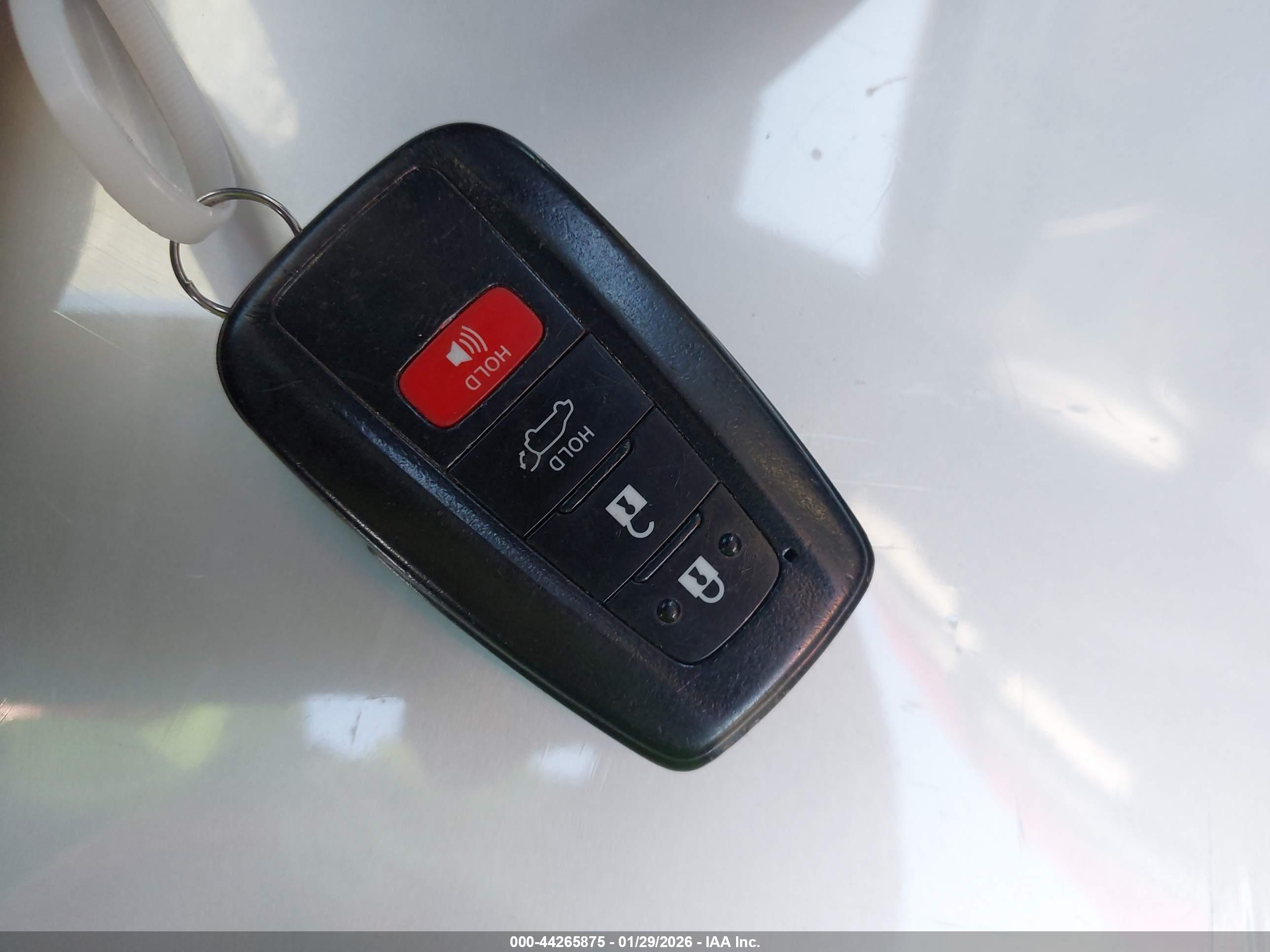 TOYOTA RAV4 image 11