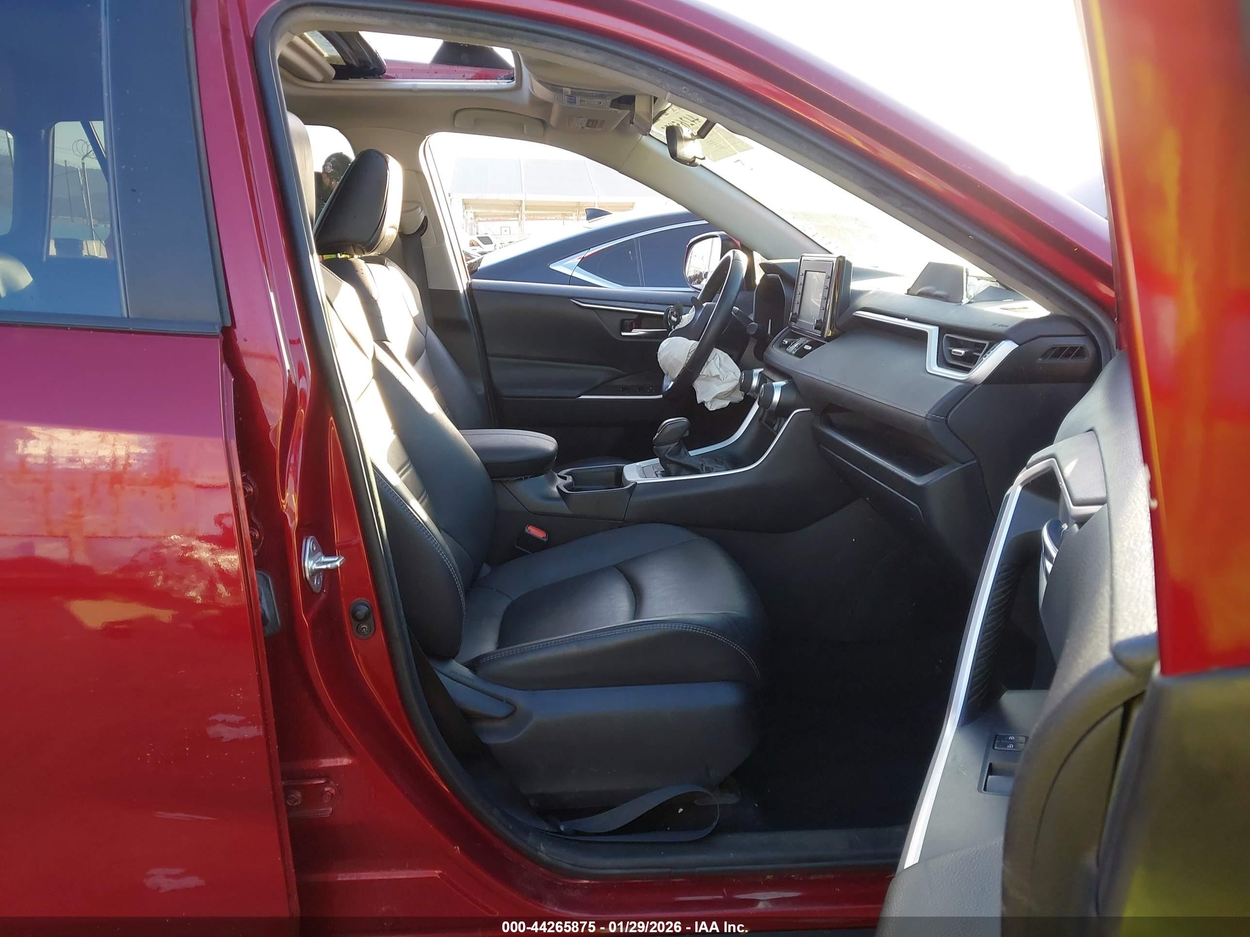 TOYOTA RAV4 image 5