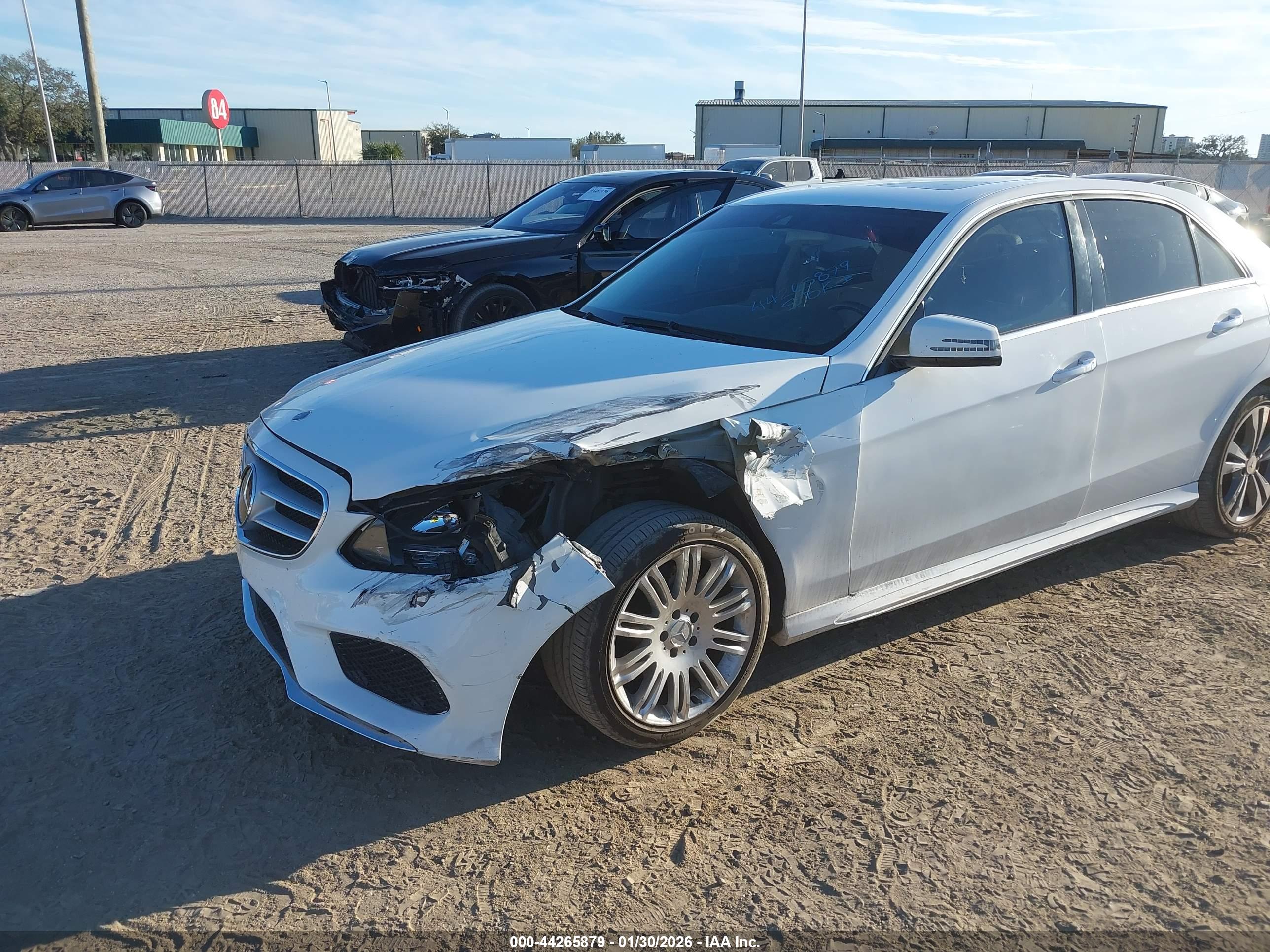 MERCEDES-BENZ E image 6