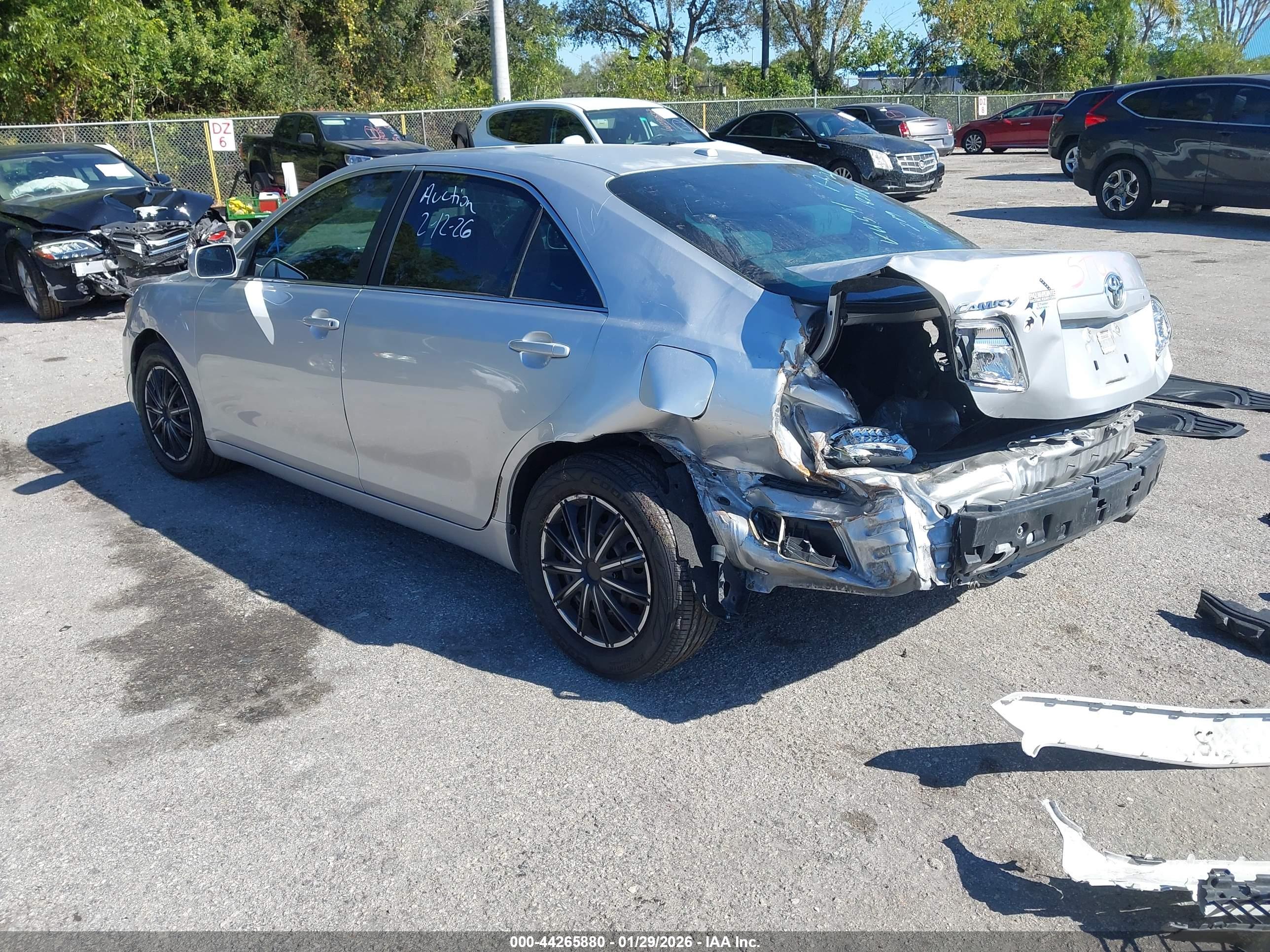 TOYOTA CAMRY image 3