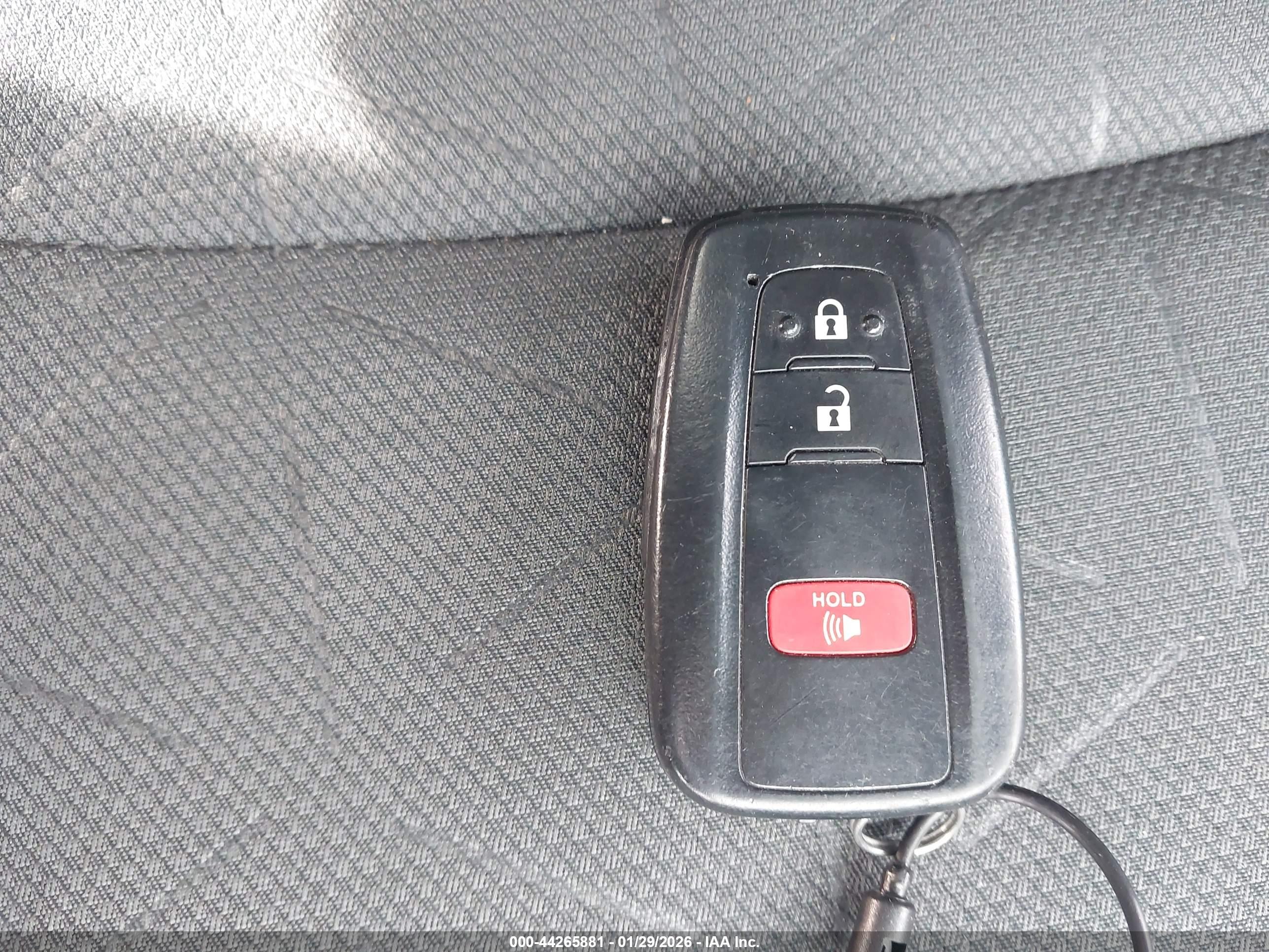 TOYOTA RAV4 image 11