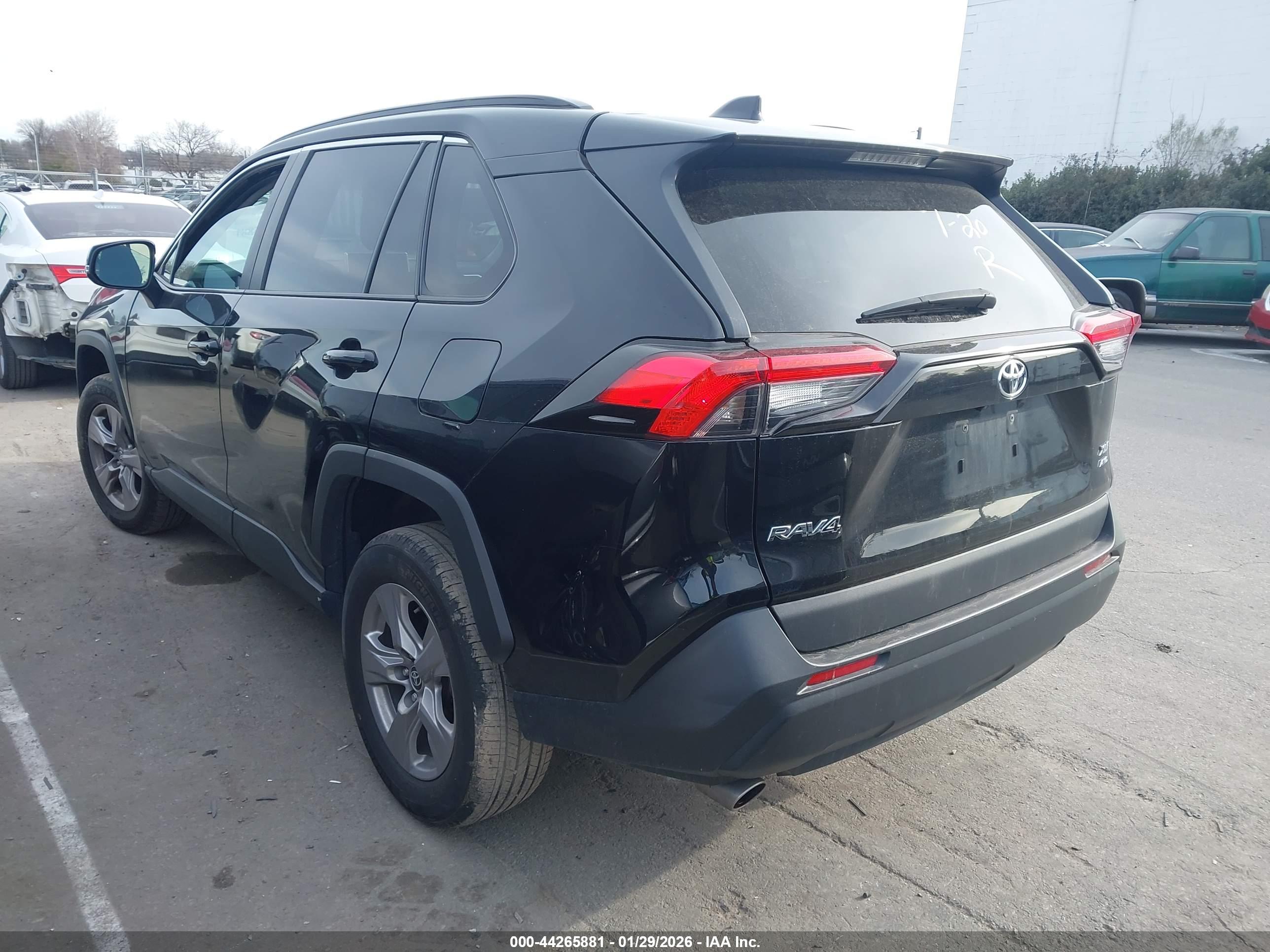 TOYOTA RAV4 image 3