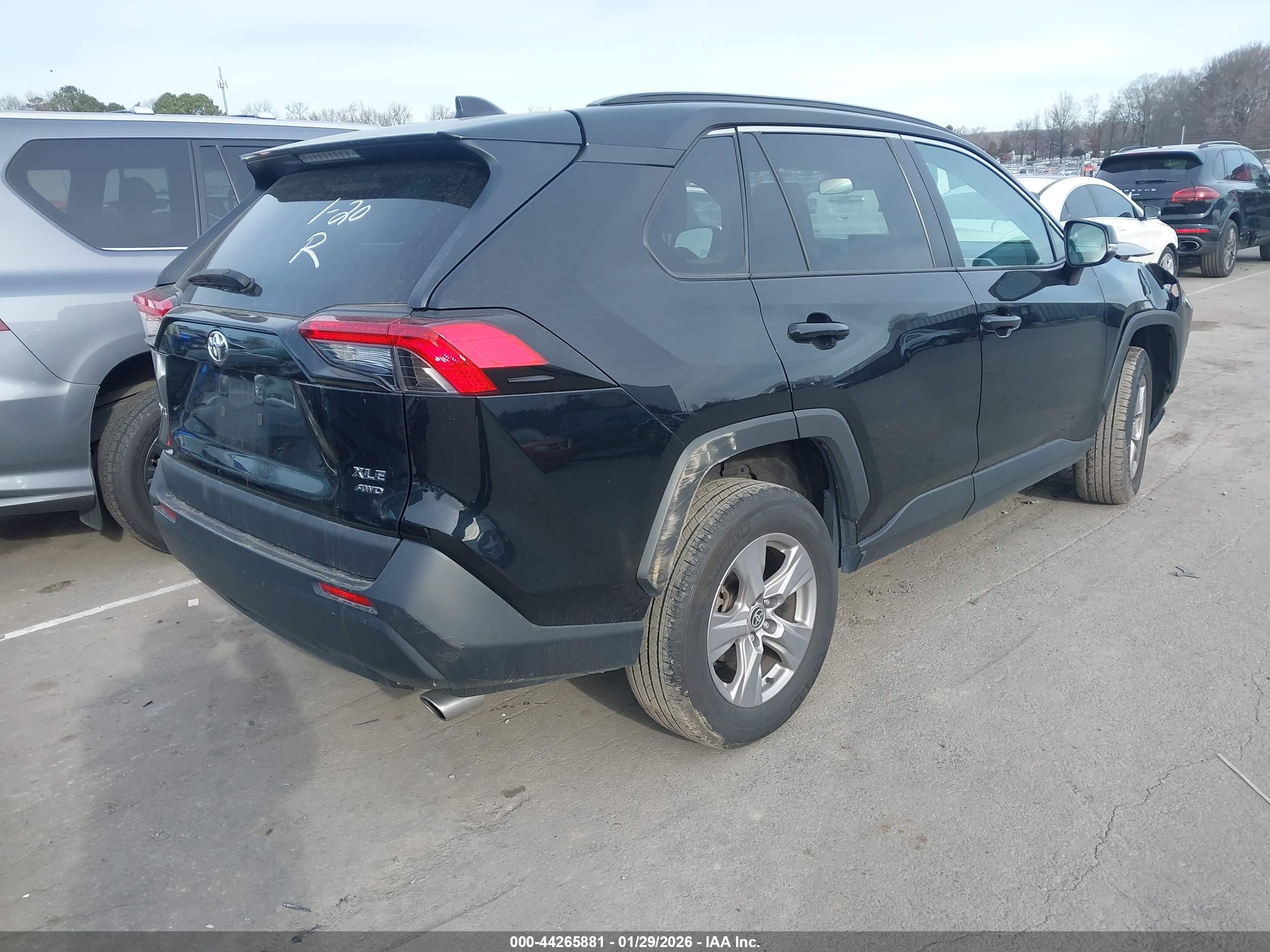 TOYOTA RAV4 image 4