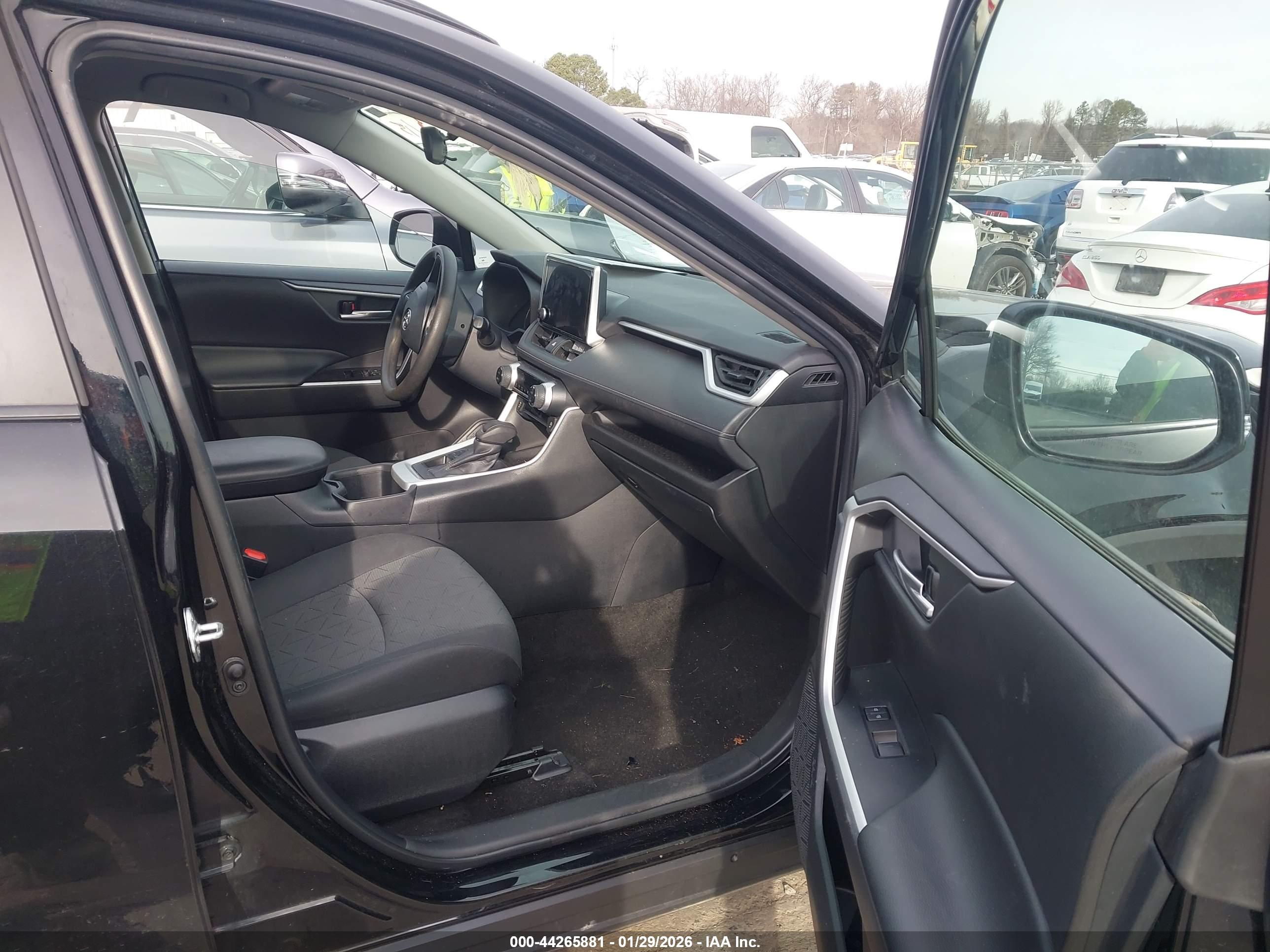 TOYOTA RAV4 image 5