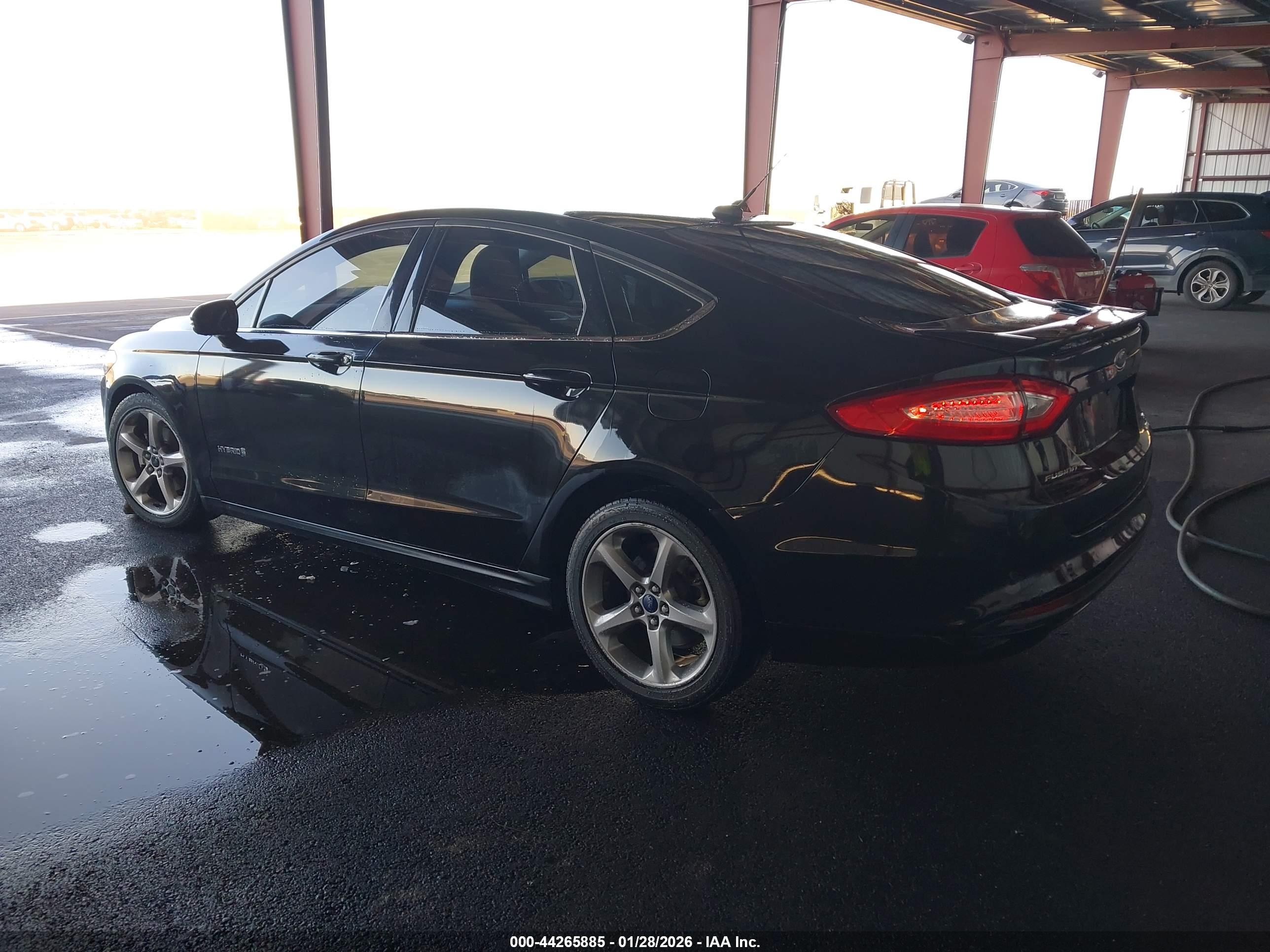 FORD FUSION image 3