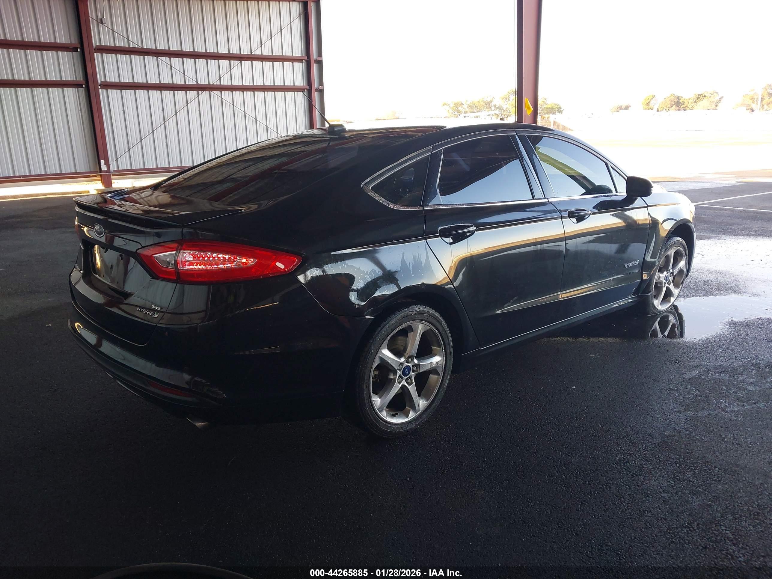 FORD FUSION image 4