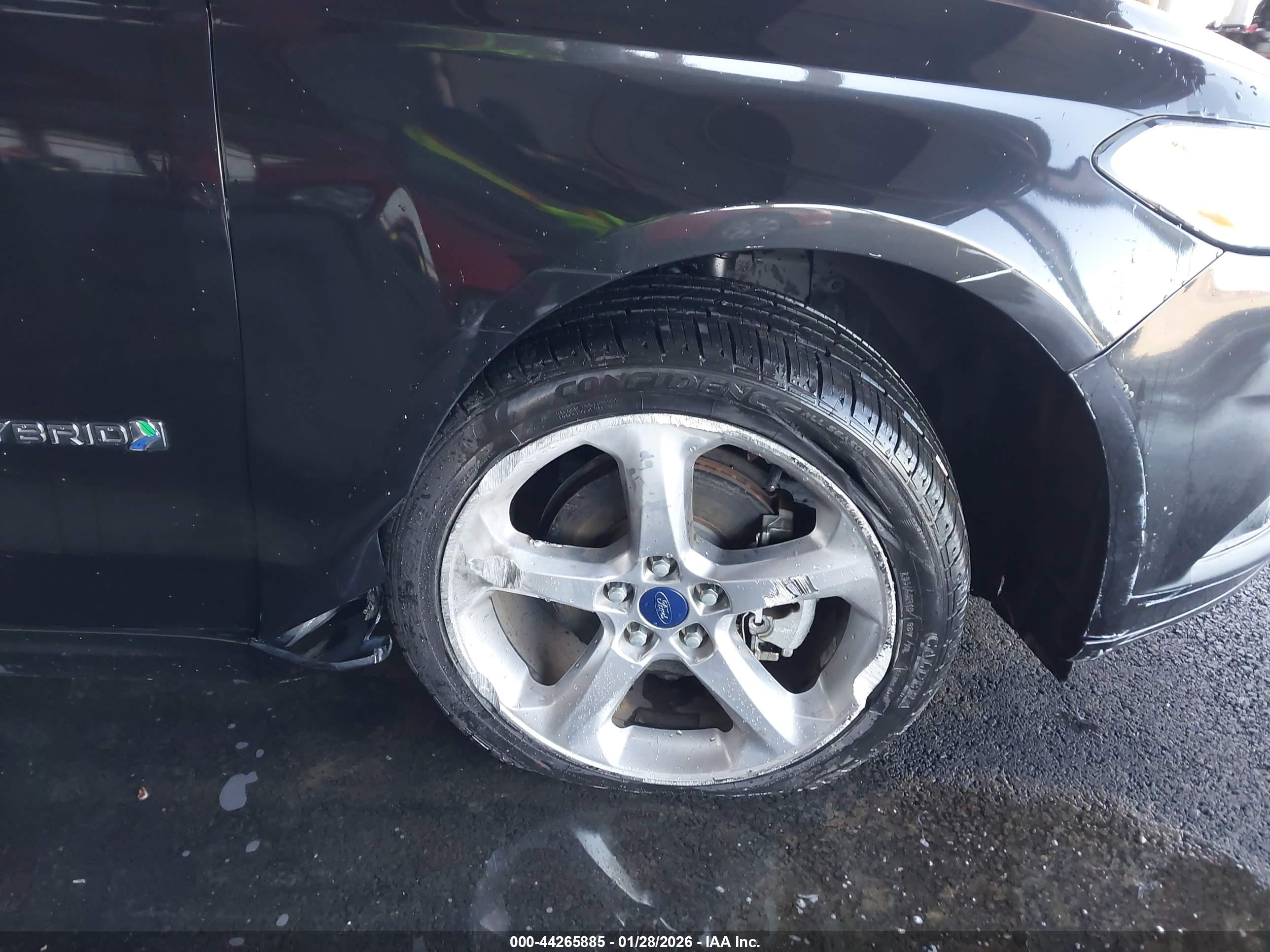 FORD FUSION image 6