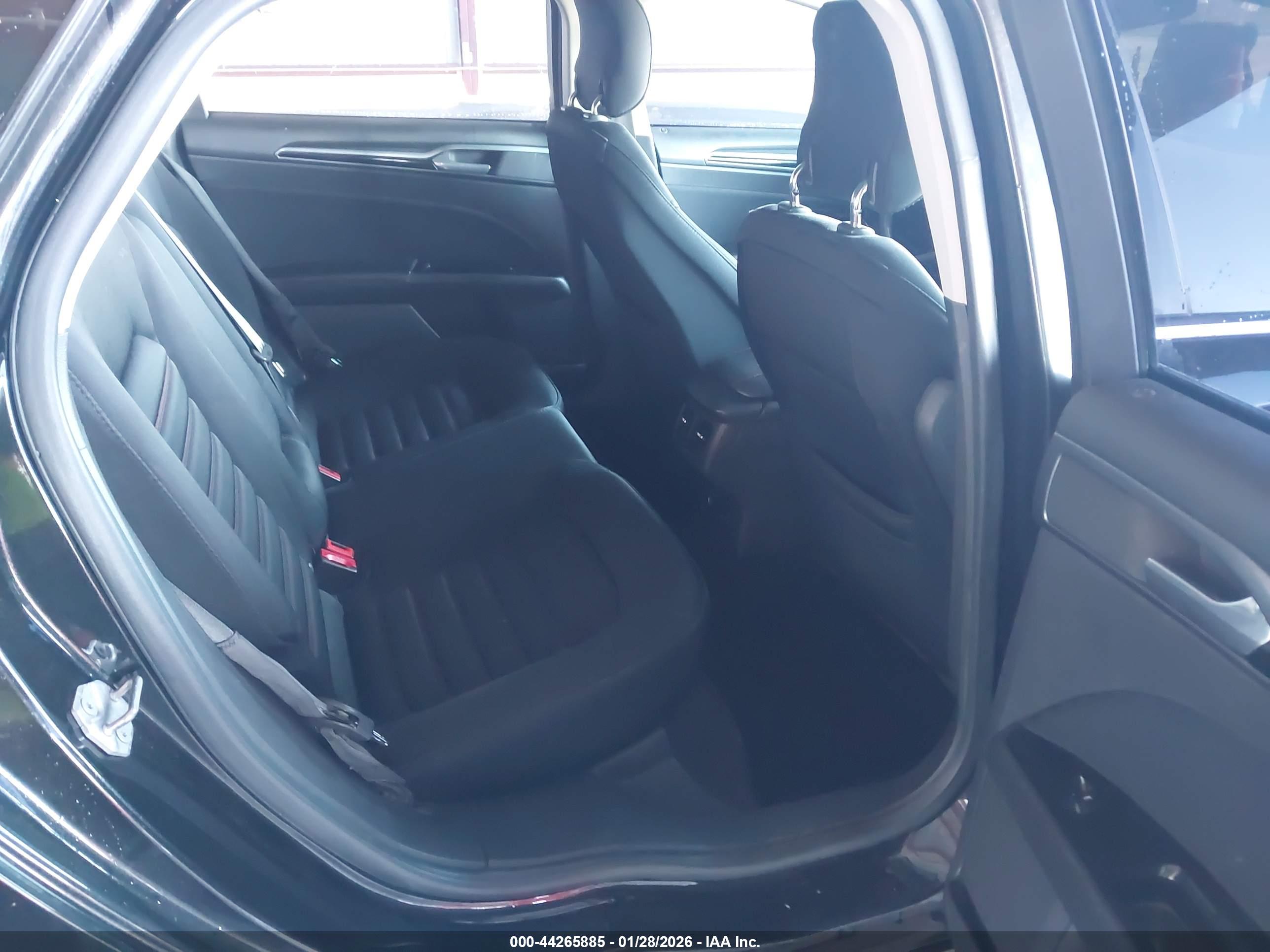 FORD FUSION image 8