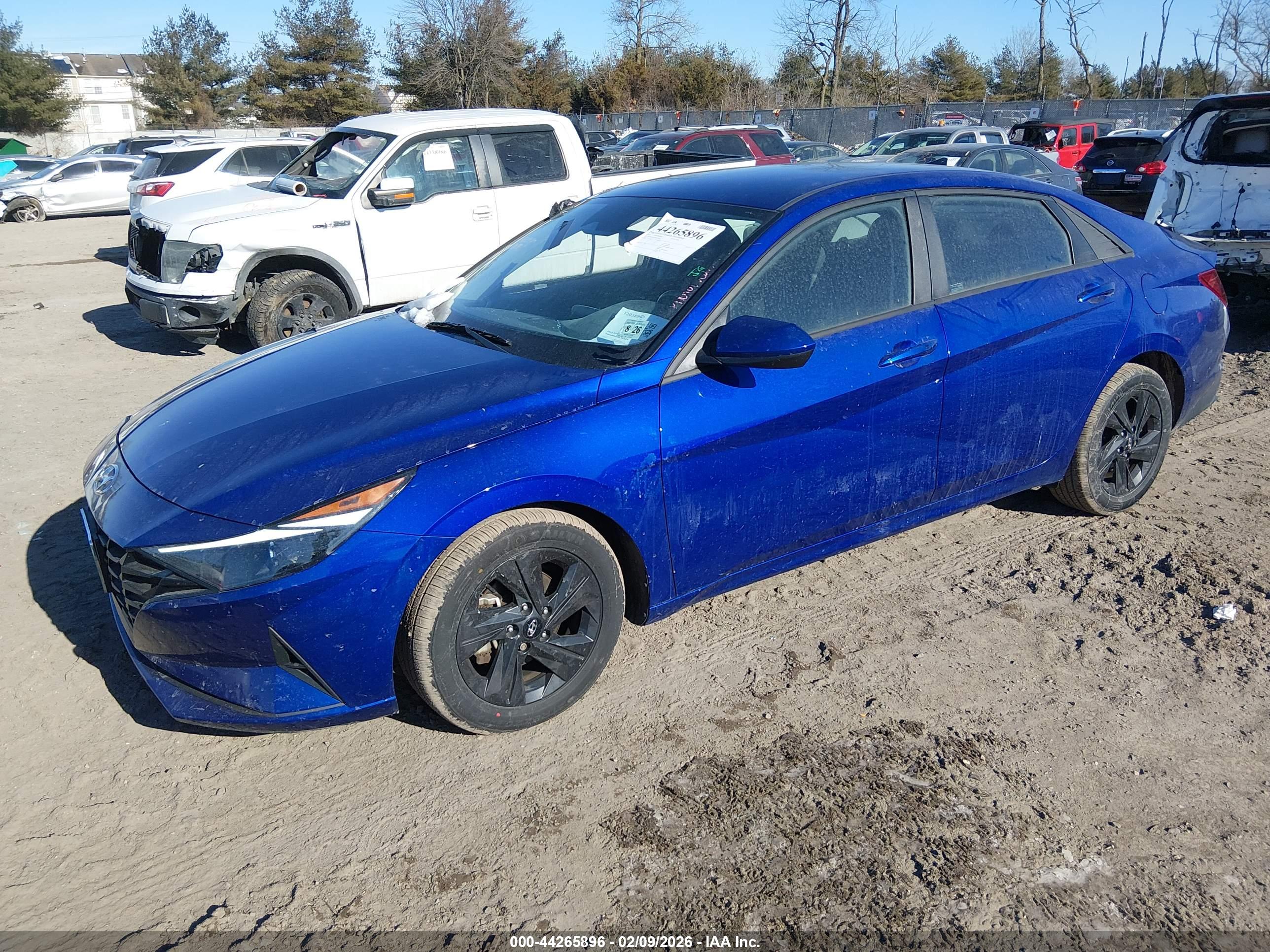 HYUNDAI ELANTRA image 2